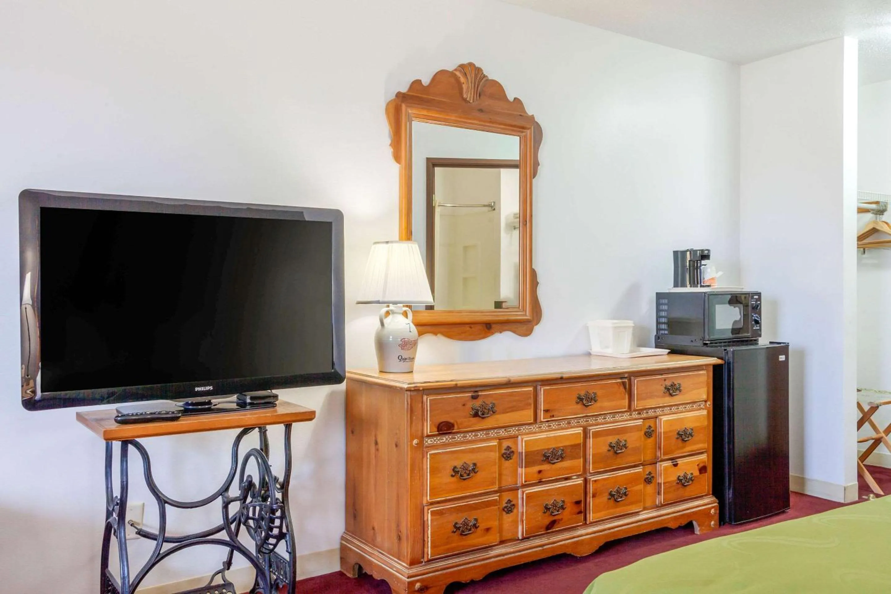 Queen Room - Non-Smoking in Quality Inn & Suites Prairie Du Chien