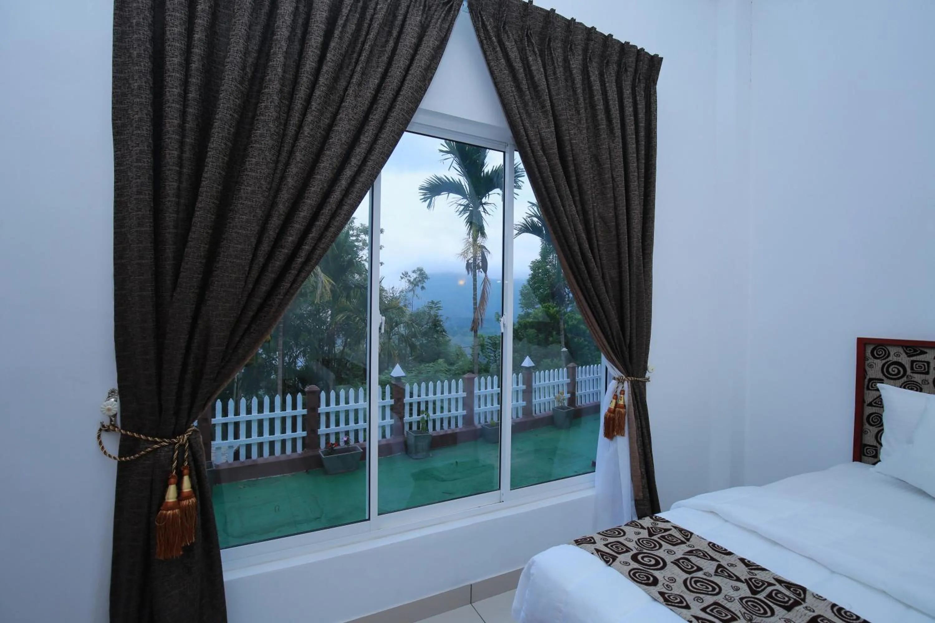 Quadruple Room - single occupancy in Ella Red Rock