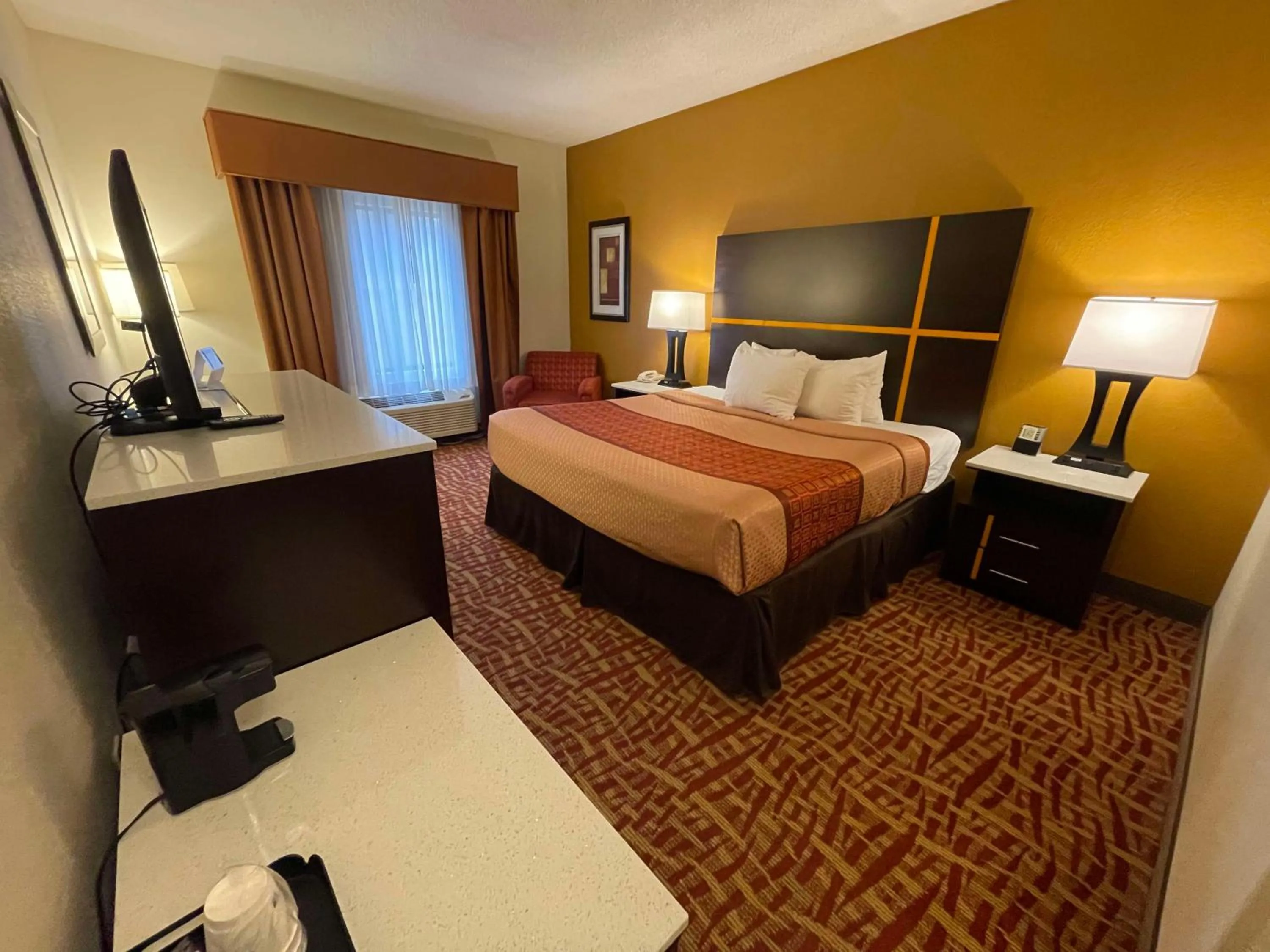 King Room with Bath Tub - Disability Access/Non-Smoking  in Best Western Aspen Hotel