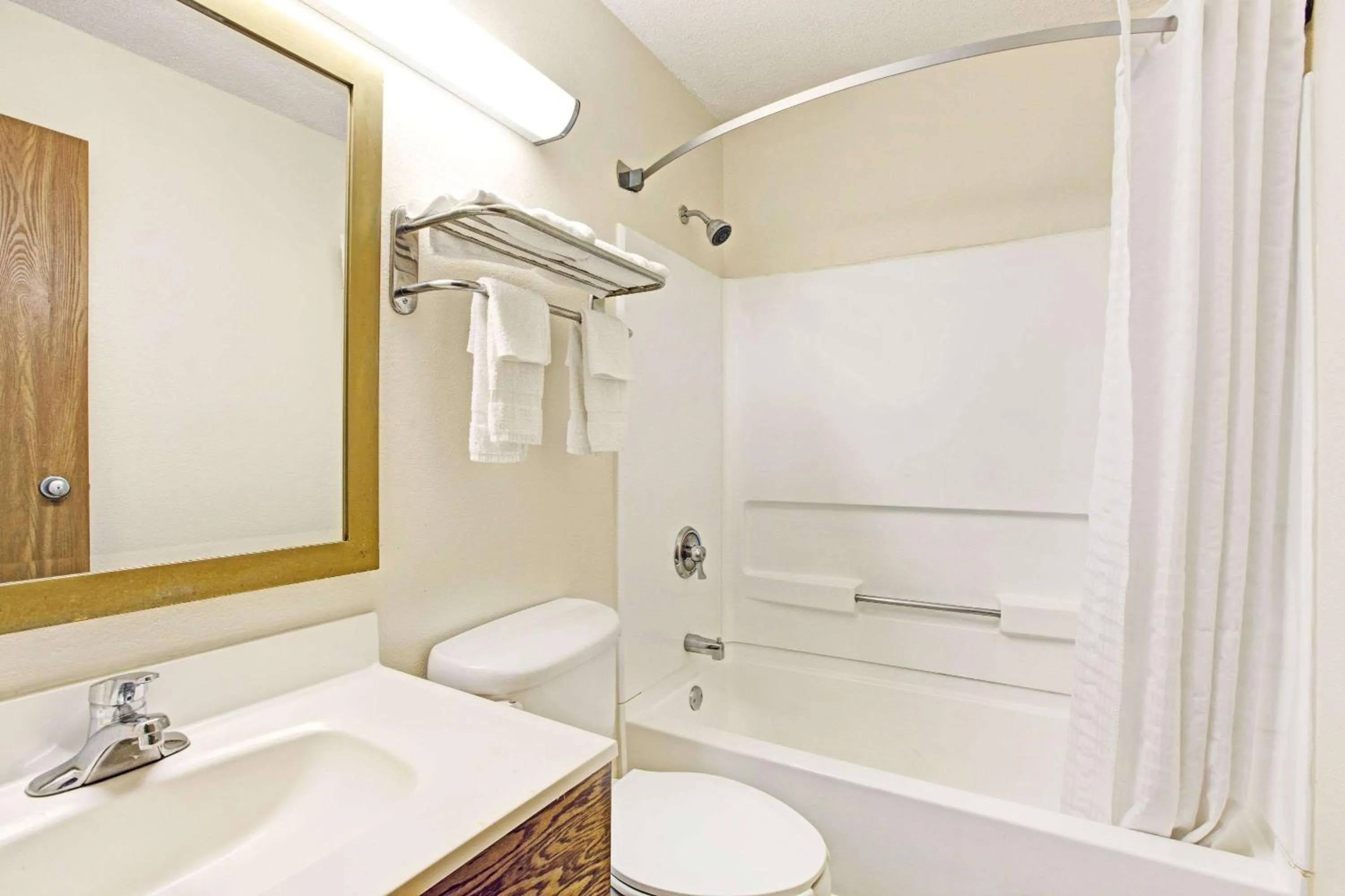 Queen Room with Two Queen Beds - Non-Smoking in Super 8 by Wyndham Baltimore/Essex Area