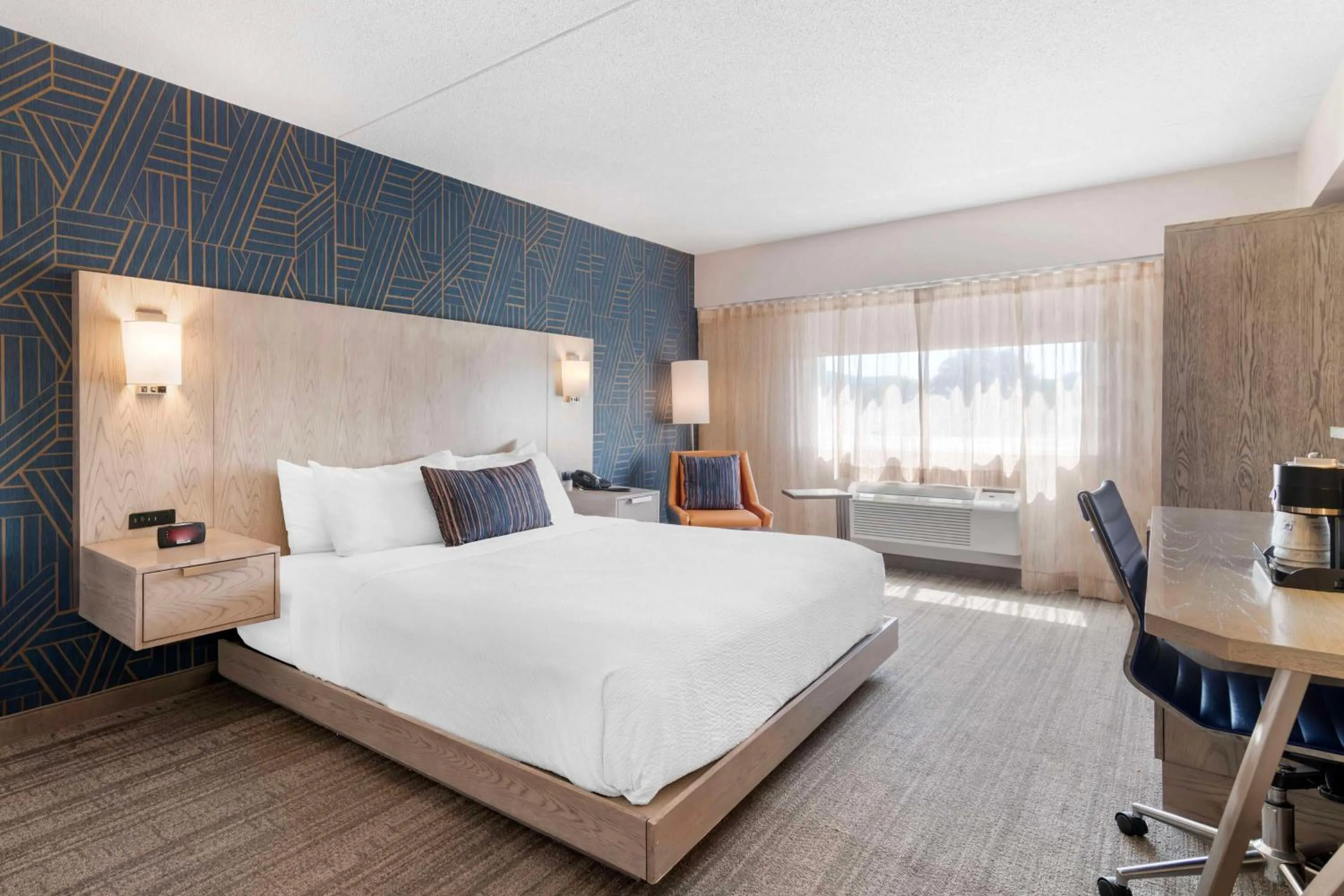 King Room - Disability Access in Best Western Plus Landmark Inn