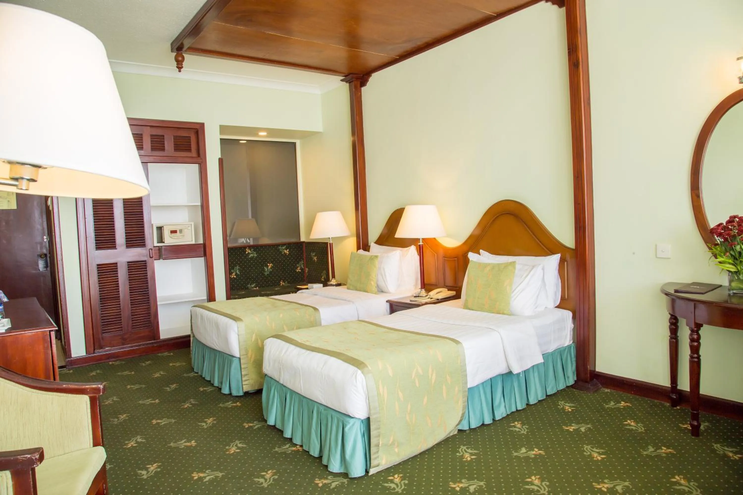 Direct Ocean View King room in Mount Lavinia Hotel