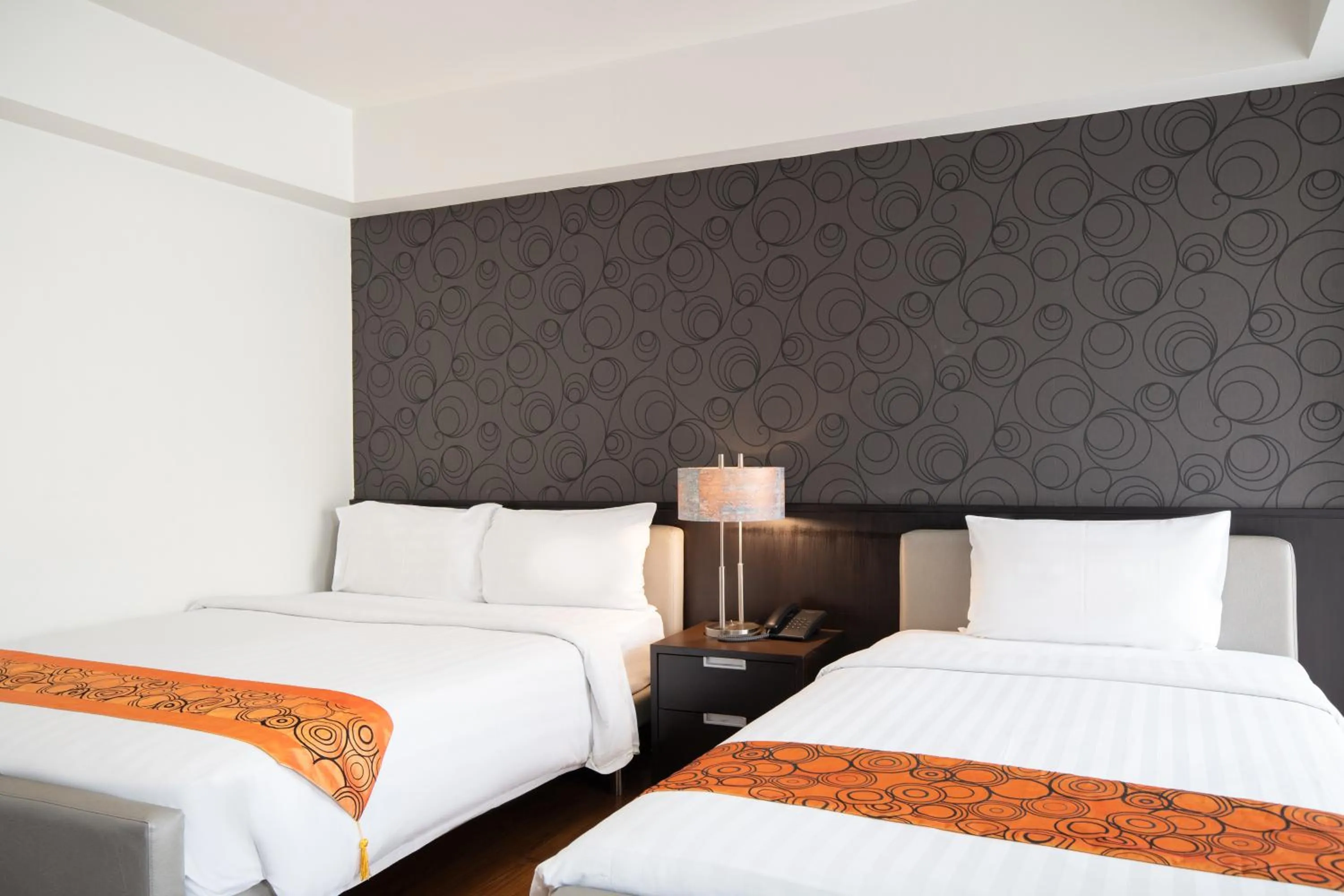 Deluxe Twin Room in Lily Hotel Bangkok