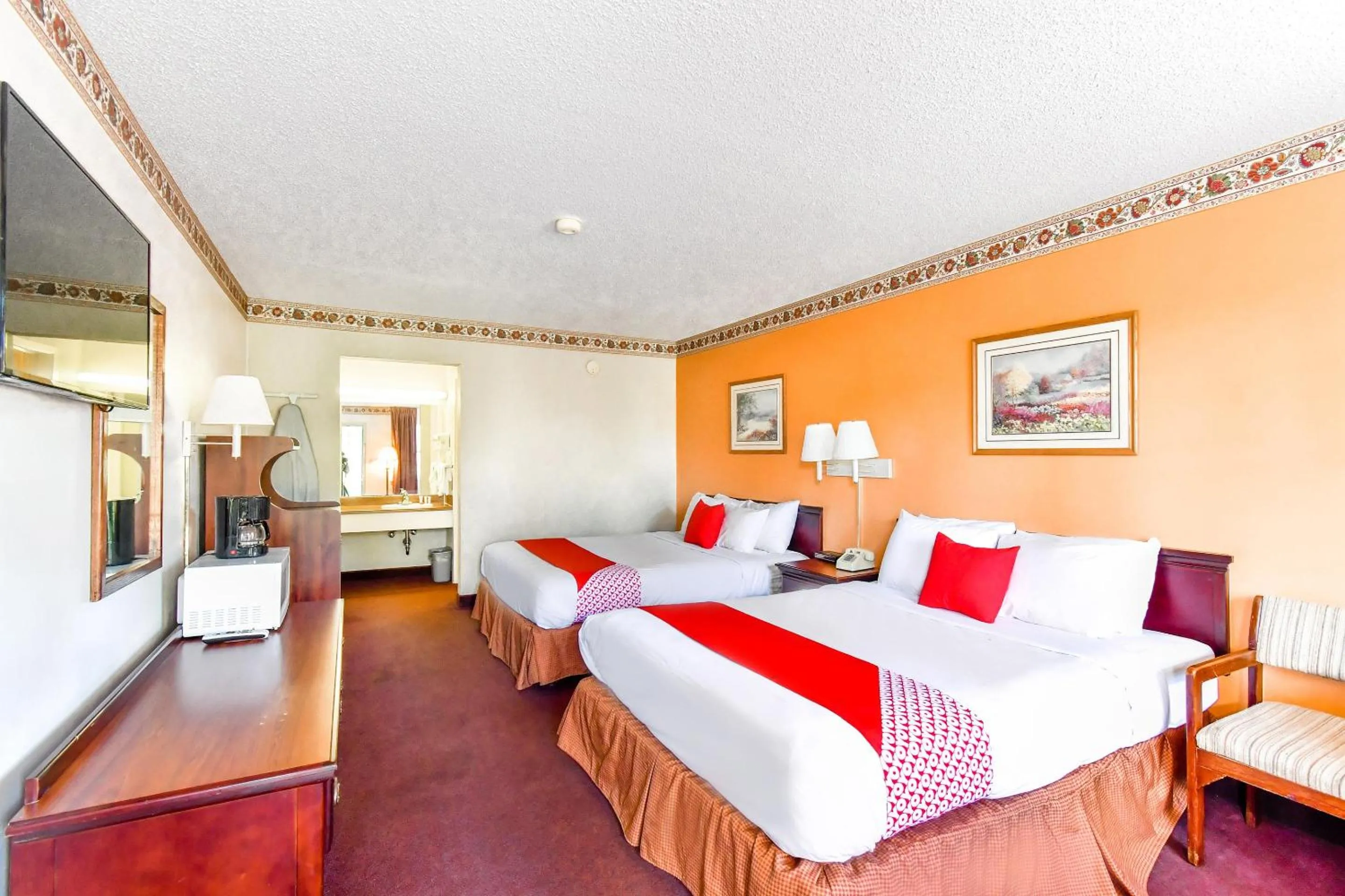 Premium 2 Full Bed in OYO Hotel Tyler Lindale
