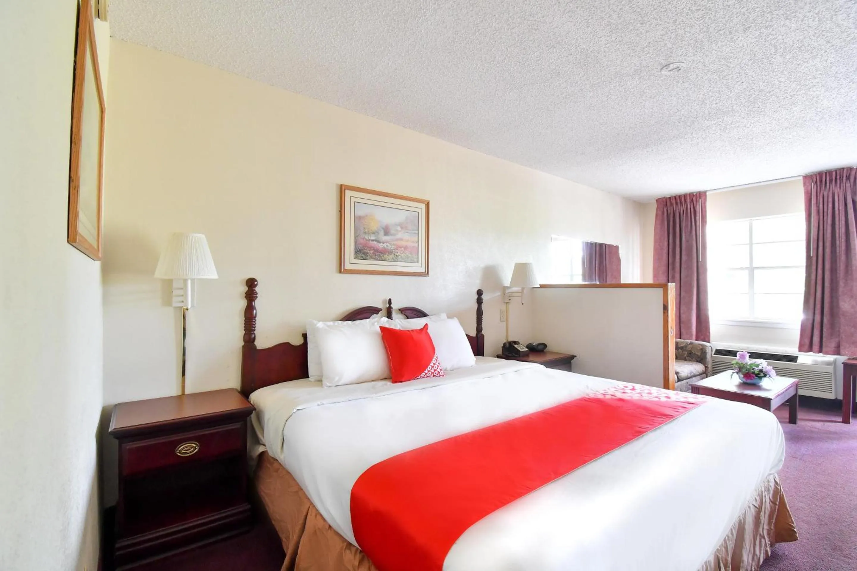 King Room in OYO Hotel Tyler Lindale