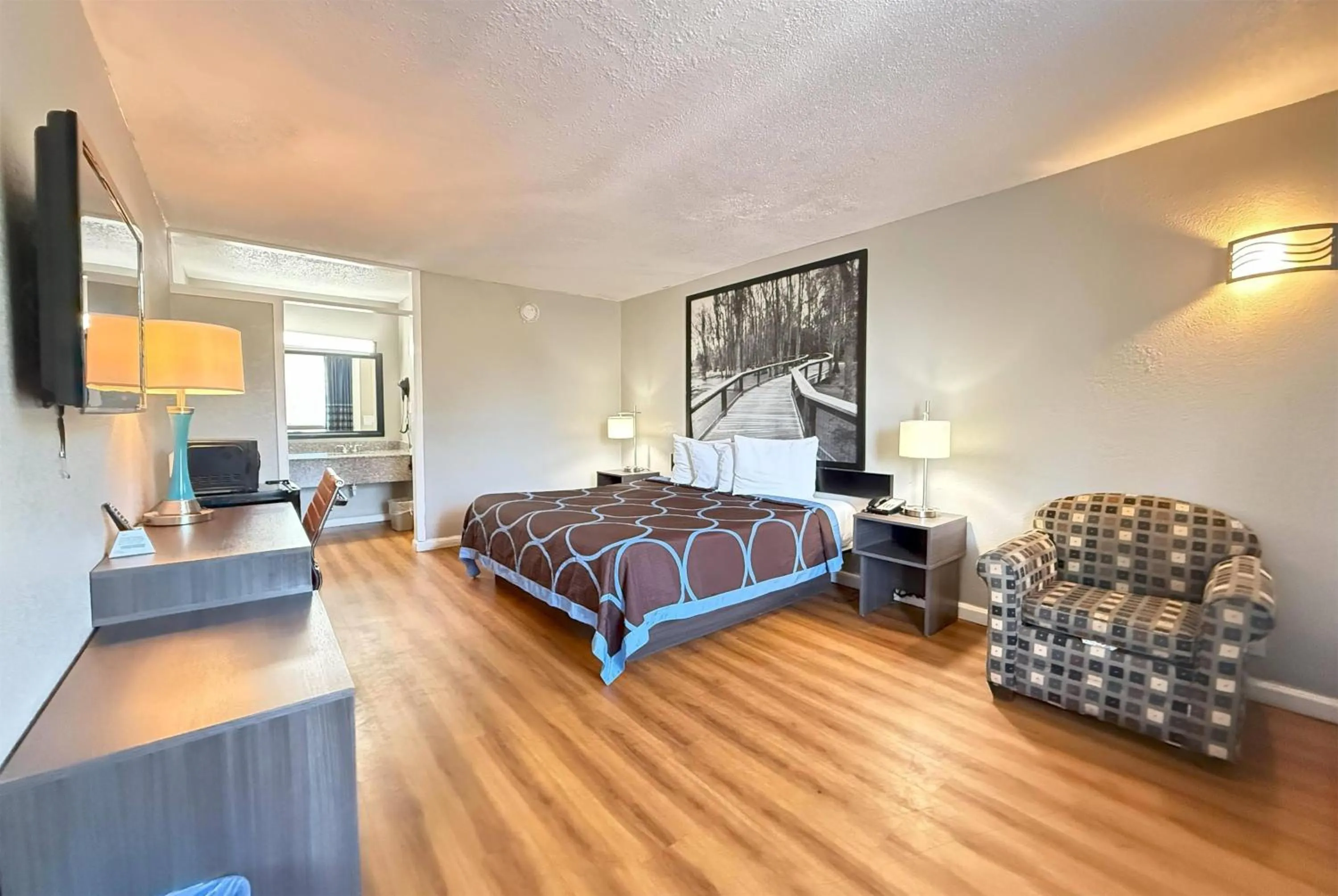 King Room - Non-Smoking in Super 8 by Wyndham Hardeeville - Savannah North