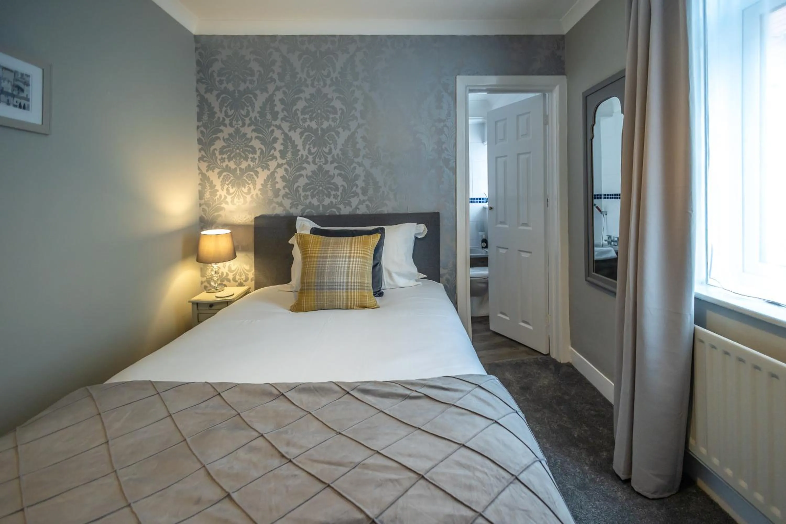 Single Room with Shower in Gloucester House