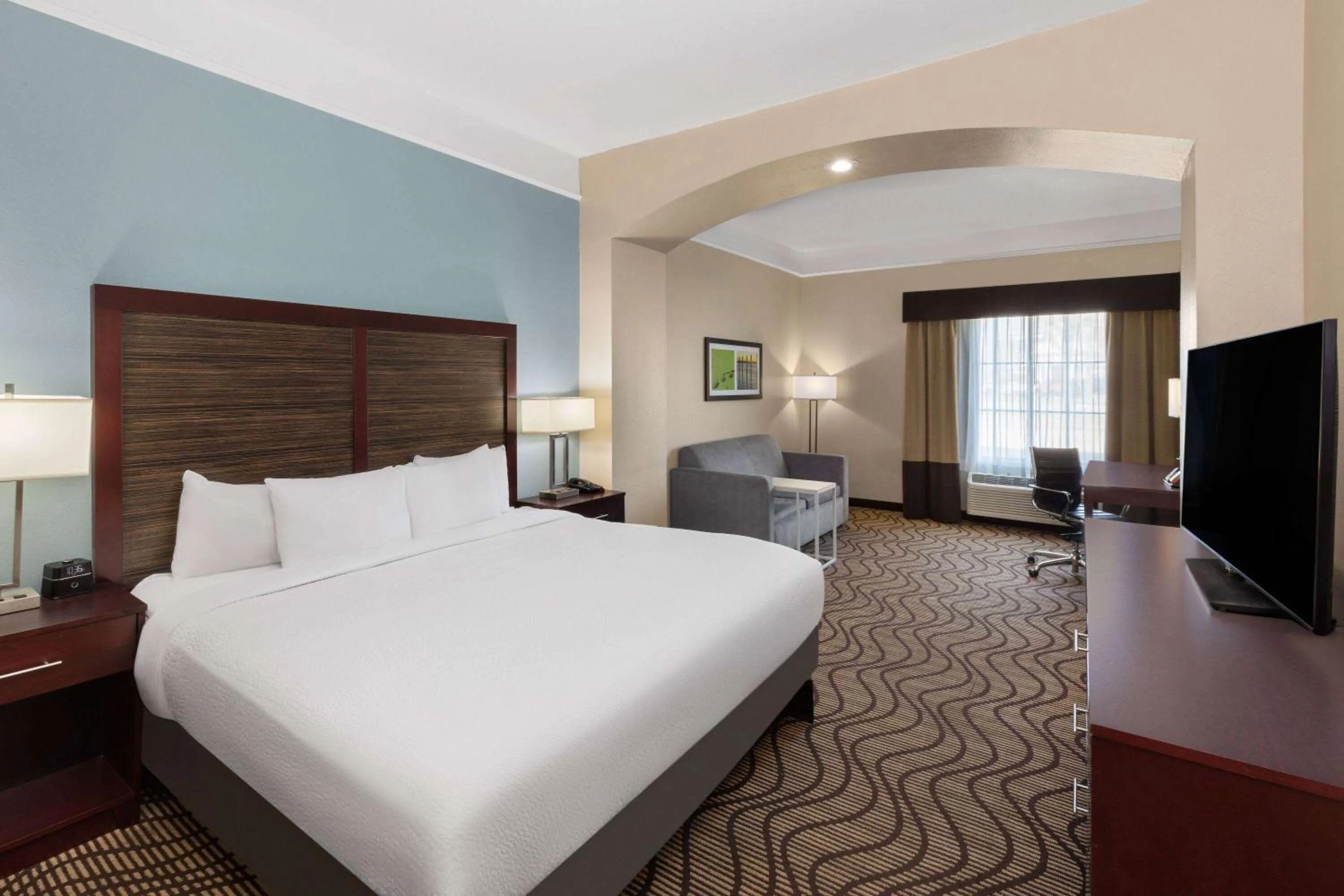 Deluxe King Room - Mobility Access/Non-Smoking in La Quinta by Wyndham Houma