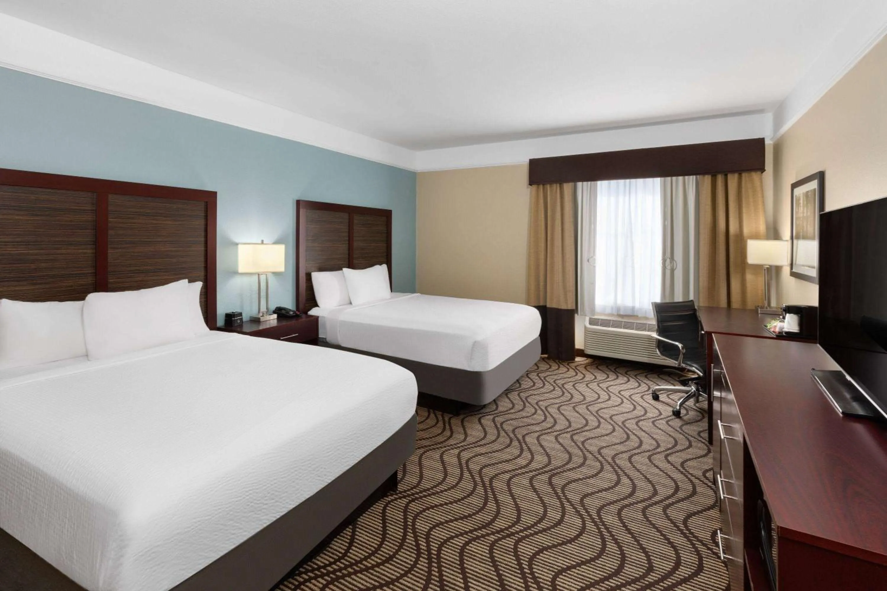 Queen Room with Two Queen Beds - Mobility Access/Non-Smoking in La Quinta by Wyndham Houma