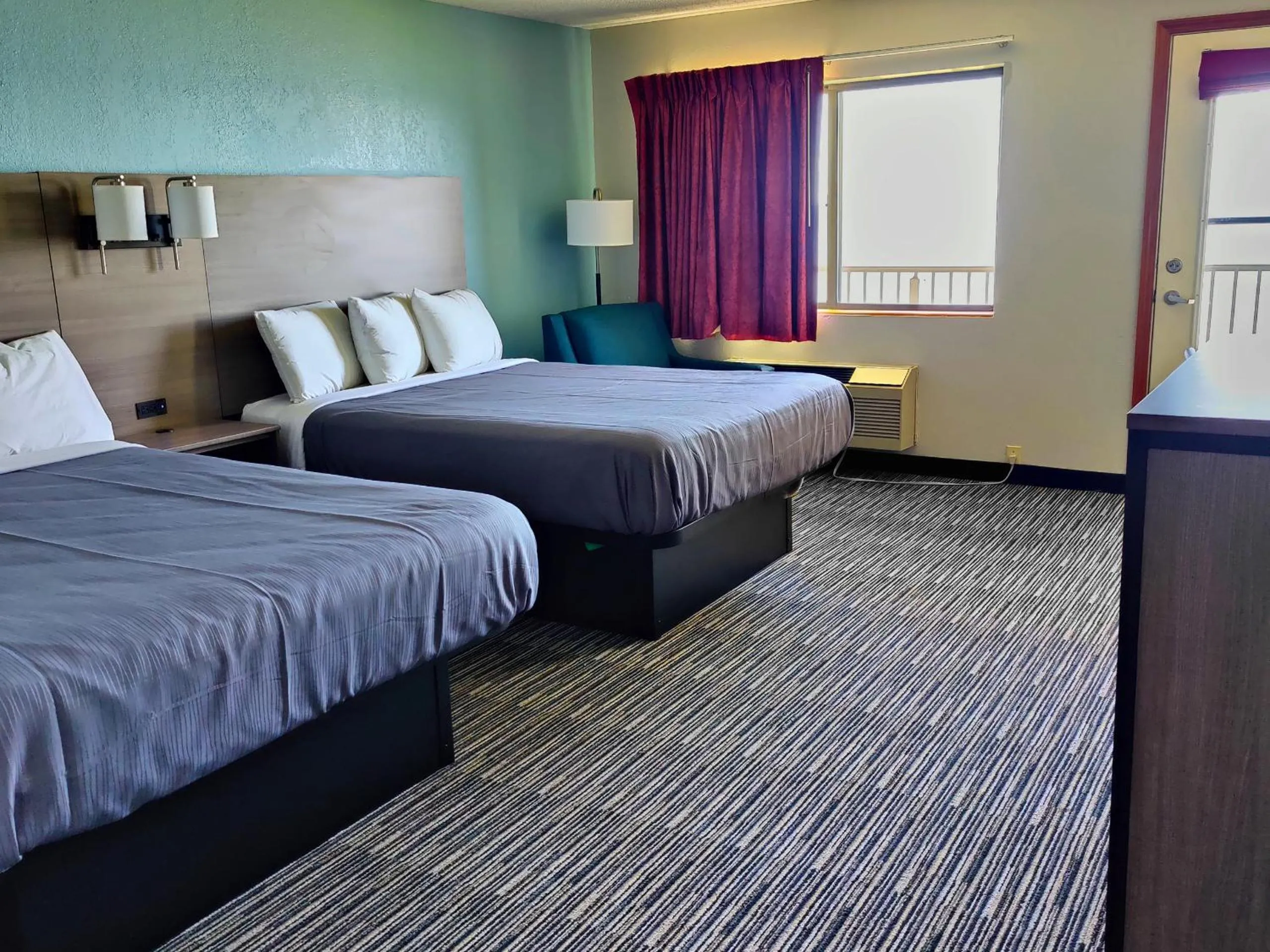 Queen Room with Two Queen Beds in Bavarian Haus Lakefront Inn