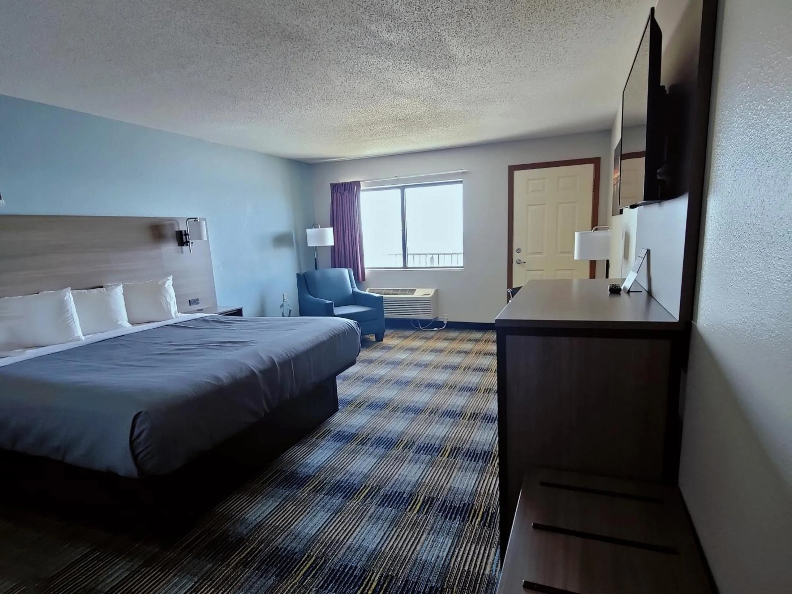 King Room with Balcony in Bavarian Haus Lakefront Inn