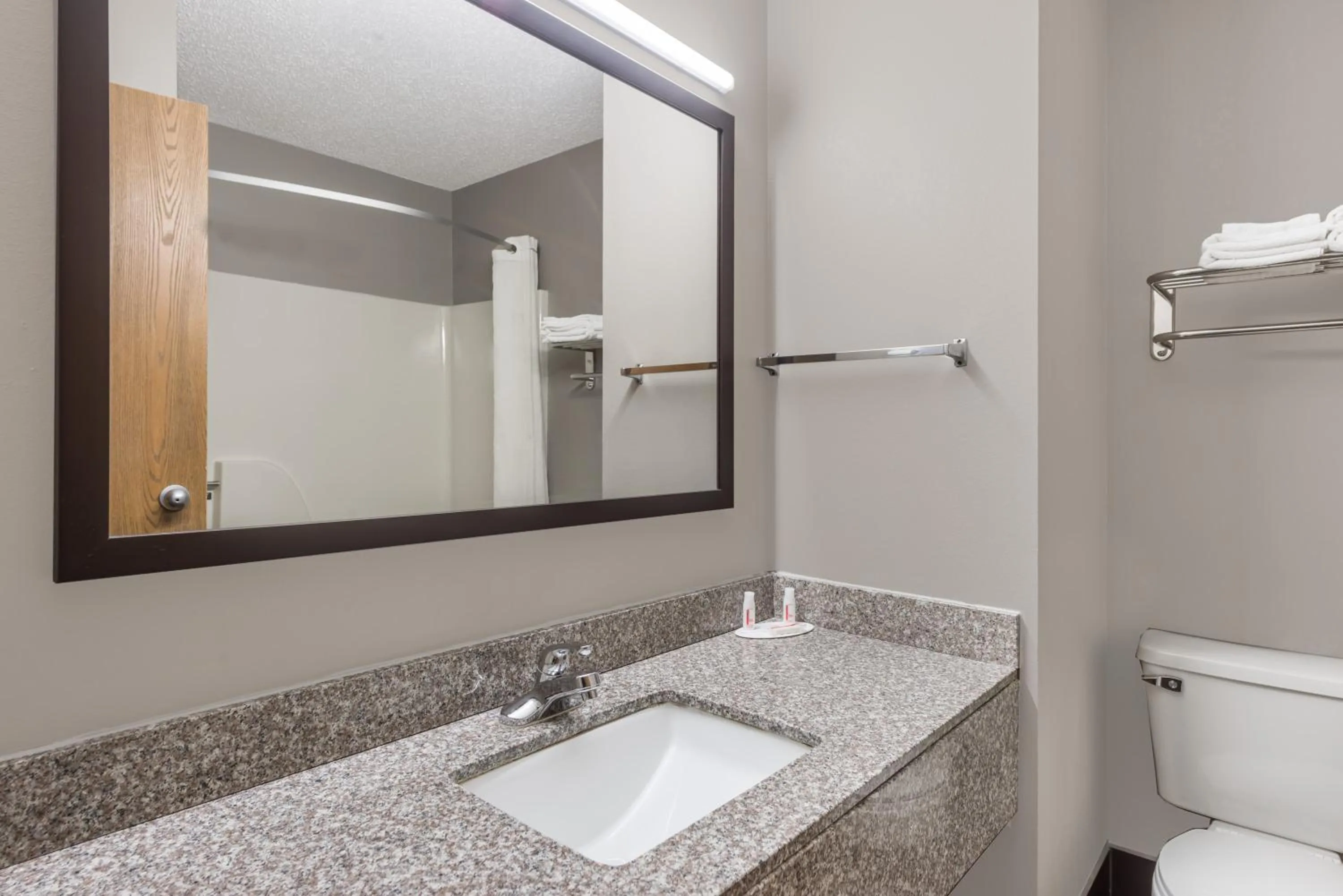 Queen Room - Disability Access/Non-Smoking in Super 8 by Wyndham West Plains