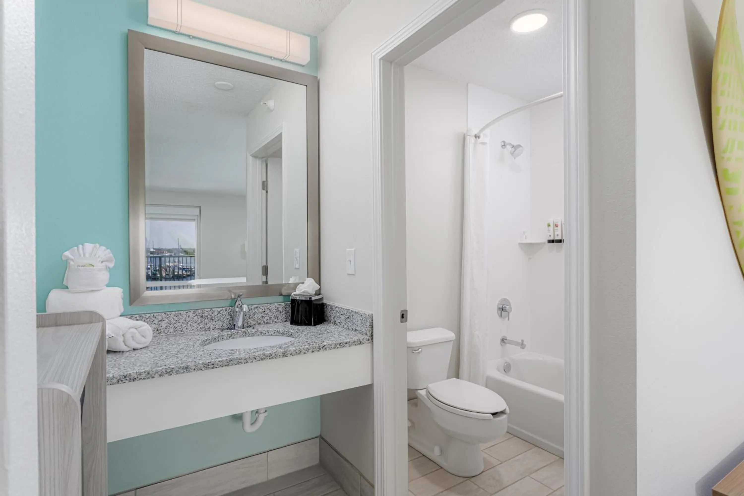 Standard King Room - Upper Floor in Surf & Sand Hotel