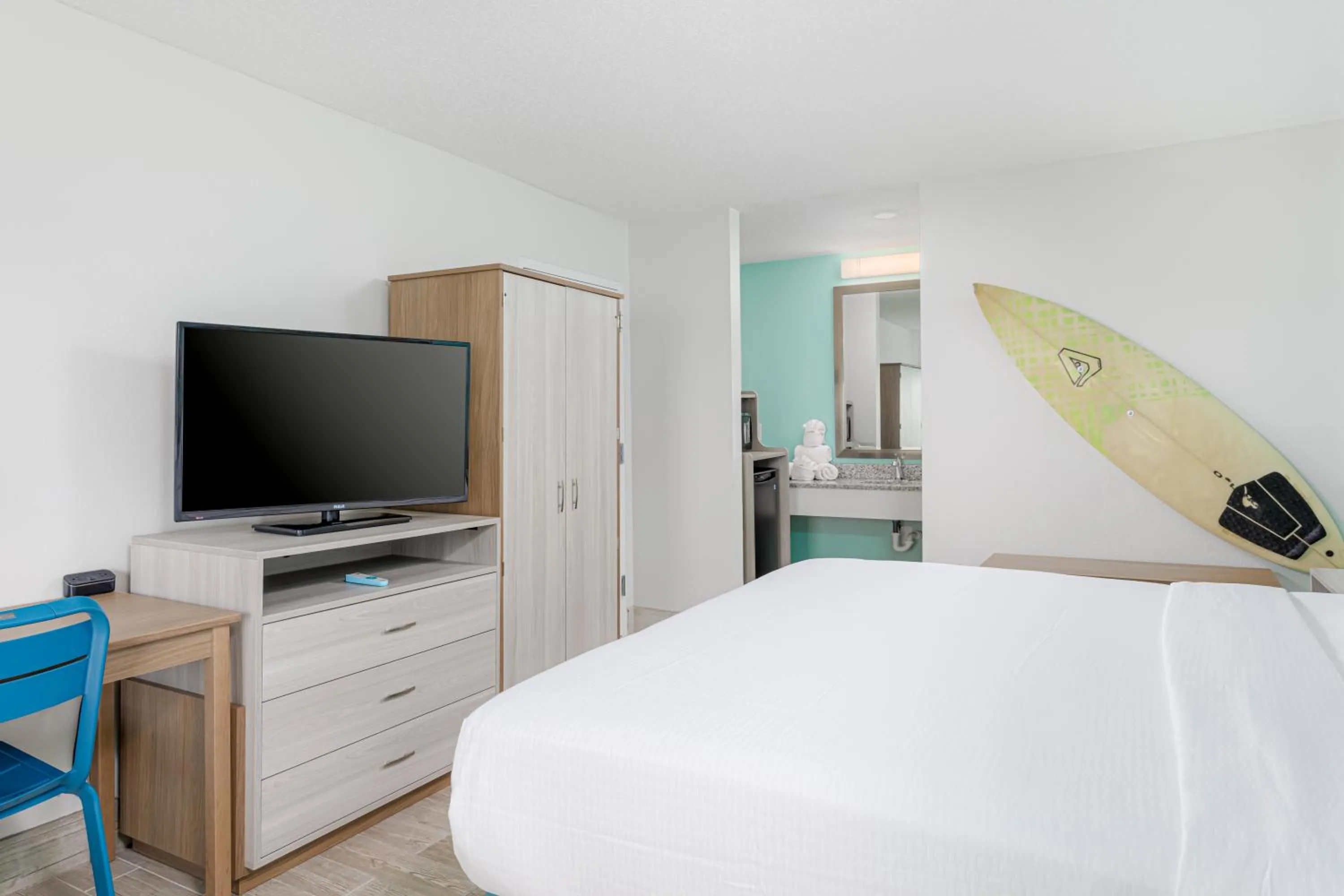 Standard King Room - single occupancy in Surf & Sand Hotel