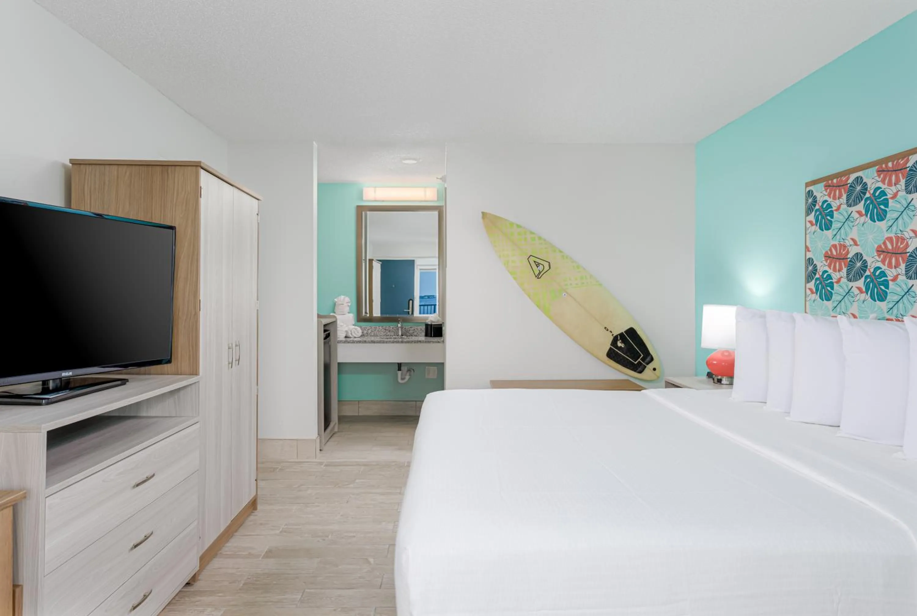 Standard King Room with Bay View  in Surf & Sand Hotel