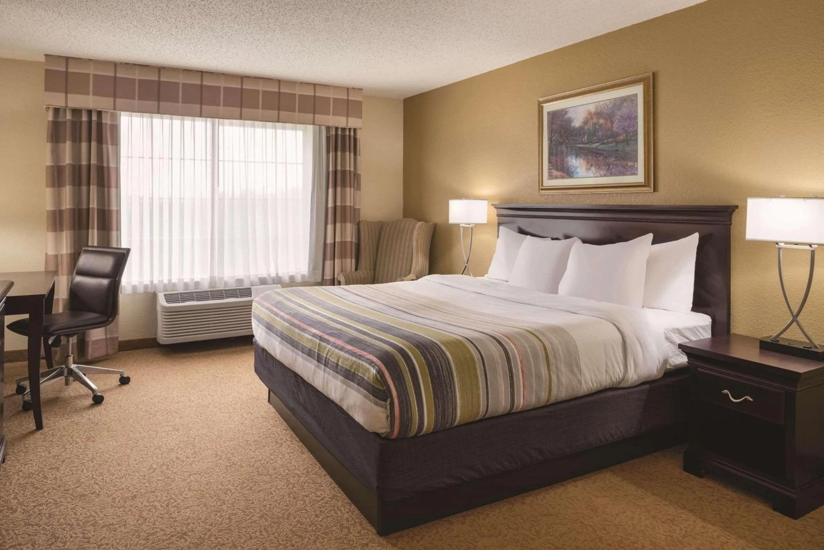 King Studio Suite - Non-Smoking in Country Inn & Suites by Radisson, West Bend, WI