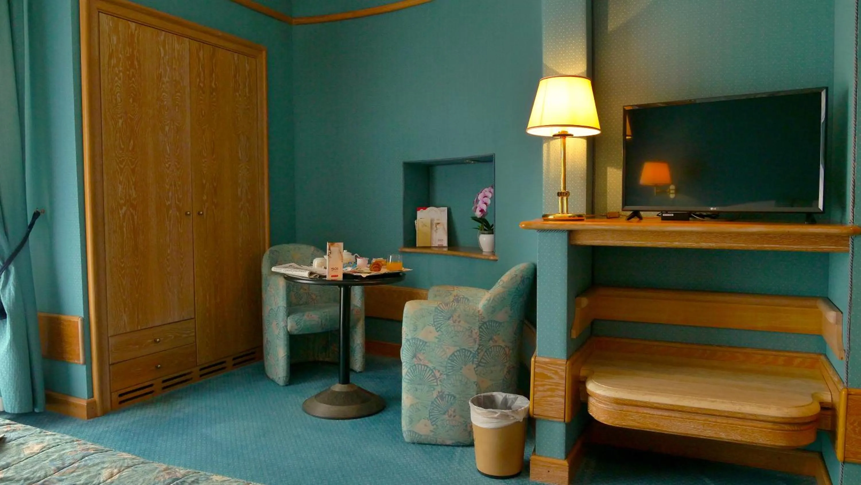 Double or Twin Room with Mountain View in 501 Hotel