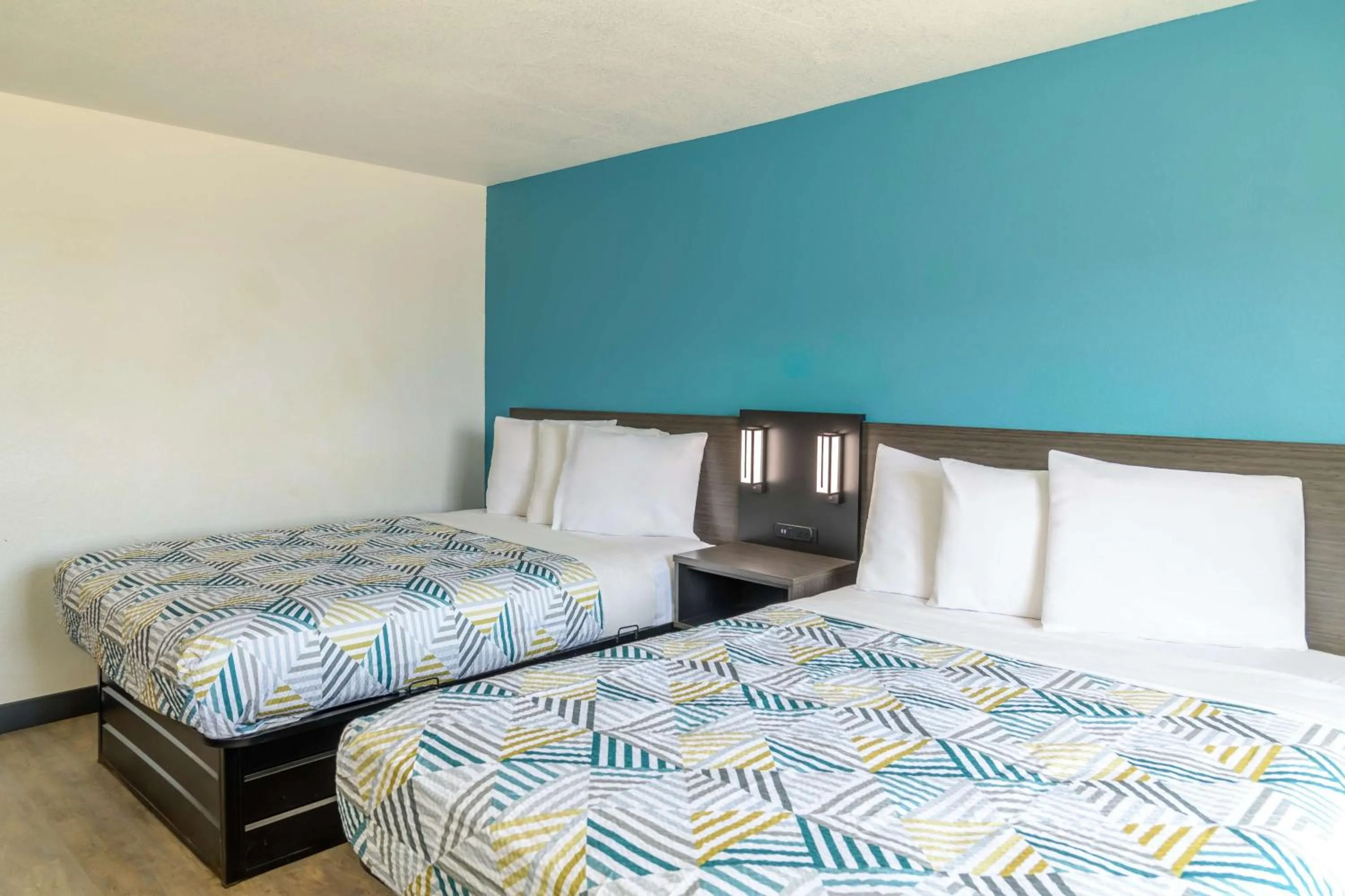 Quadruple Room - Non-Smoking in Motel 6-Sedalia, MO