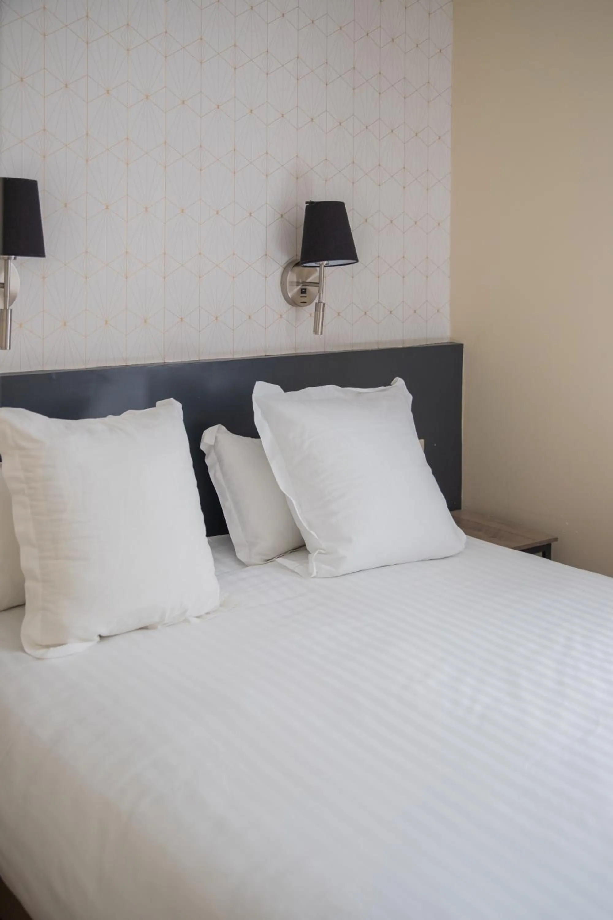 1 Double Bed in Kyriad Nîmes Ouest A9