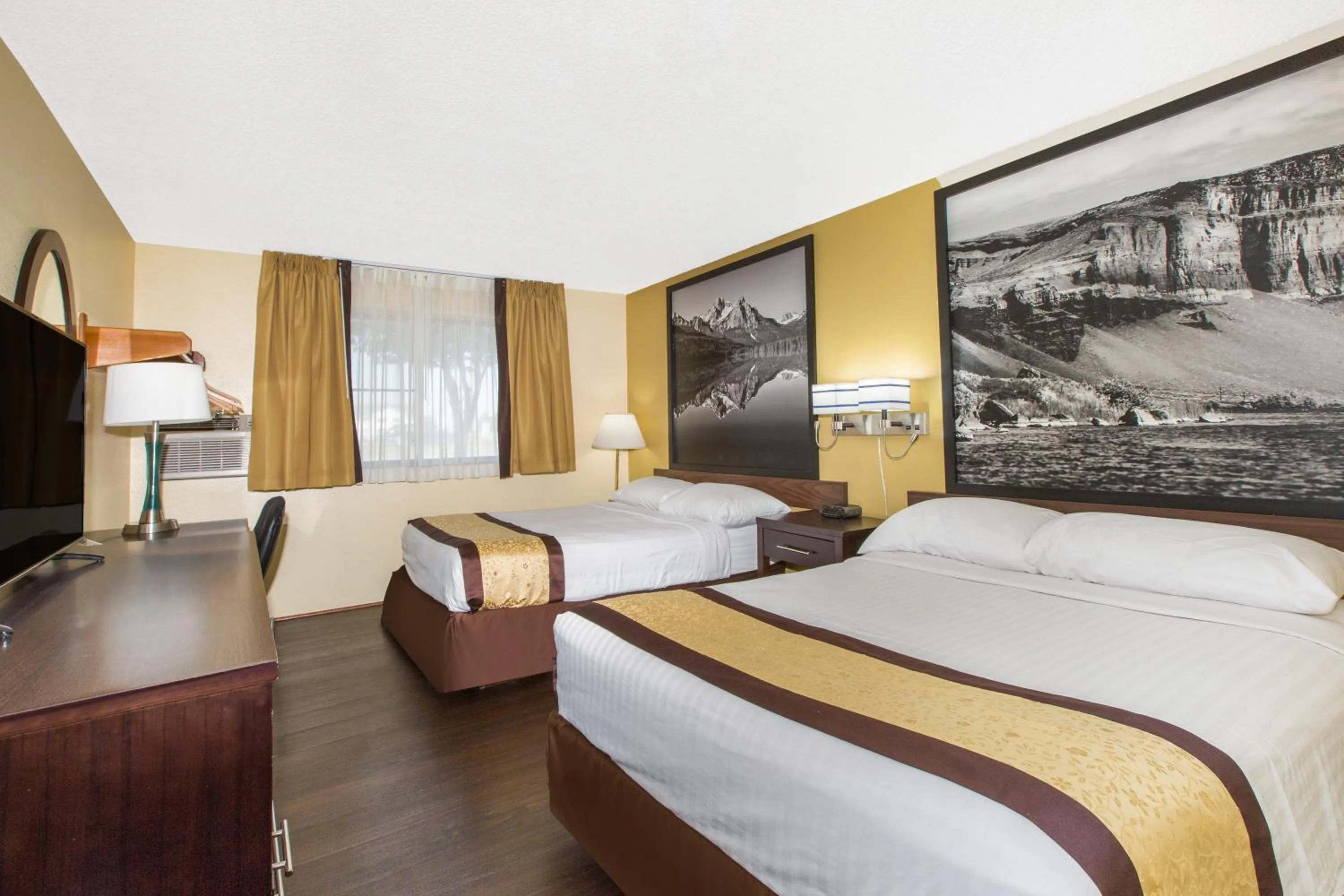 Double Room with Two Double Beds - Pet Friendly/Non-Smoking in Super 8 by Wyndham Nampa