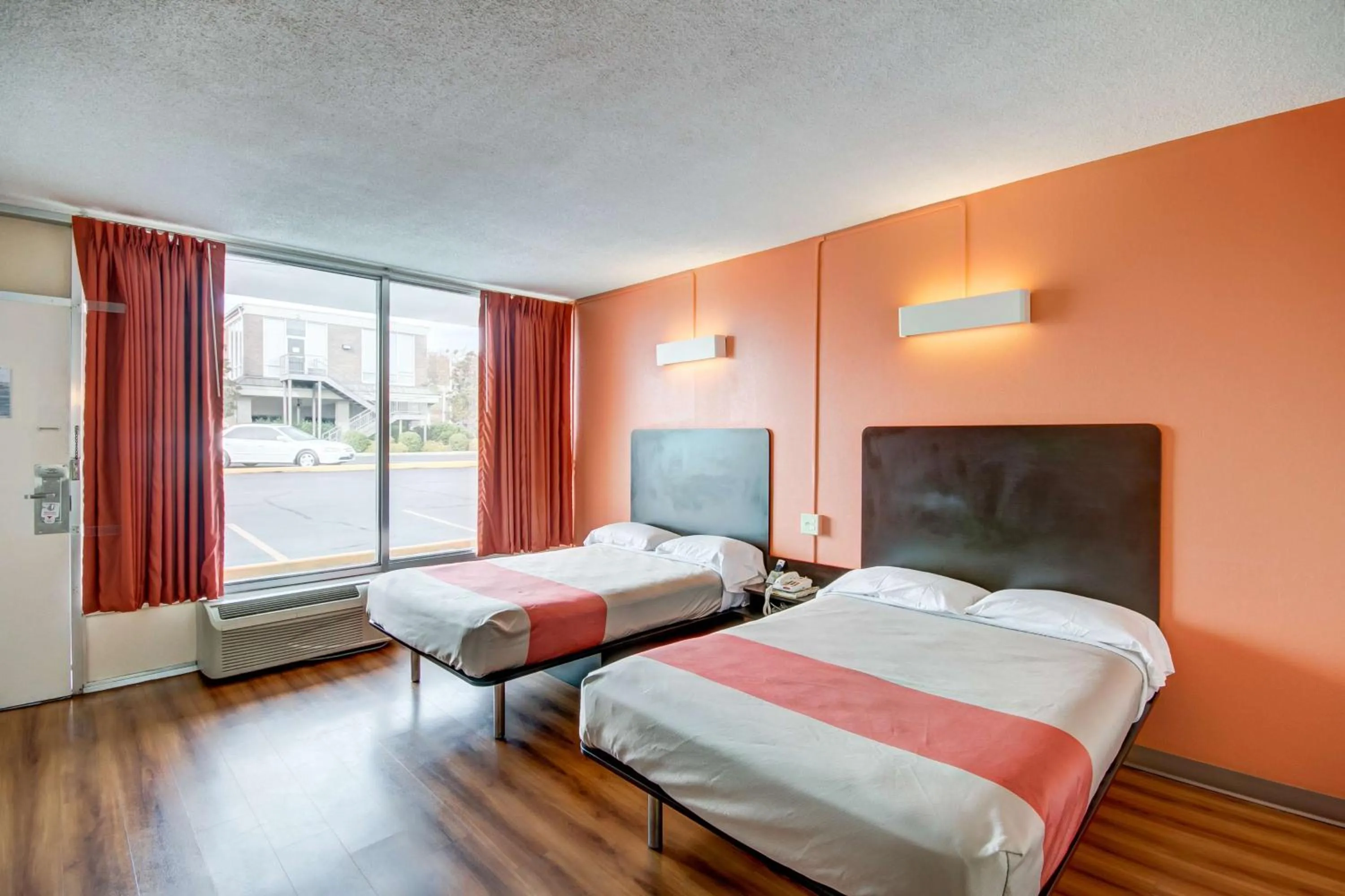 Deluxe Quadruple Room - Smoking in Motel 6-Somerset, KY