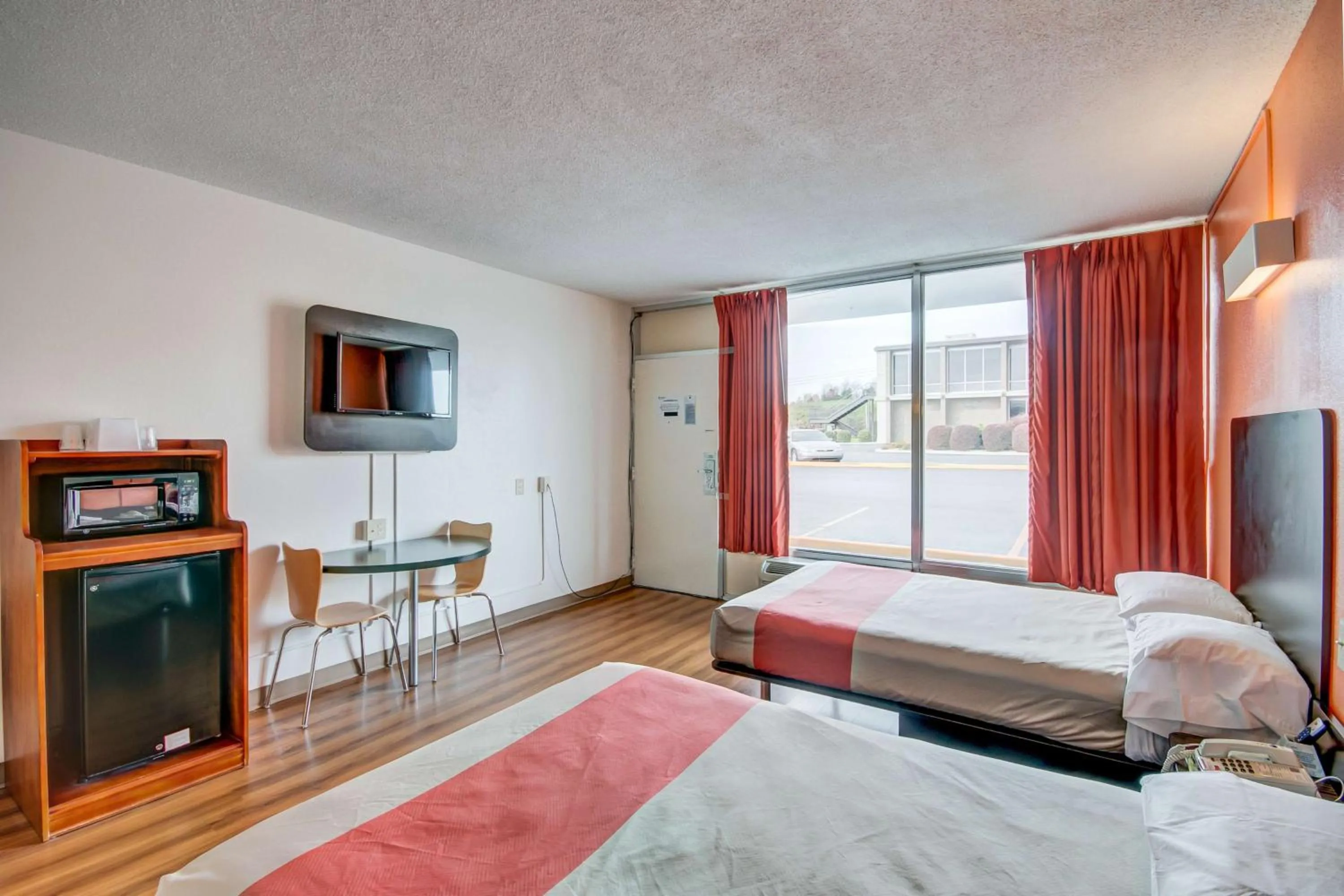 Deluxe Quadruple Room - Non-Smoking in Motel 6-Somerset, KY