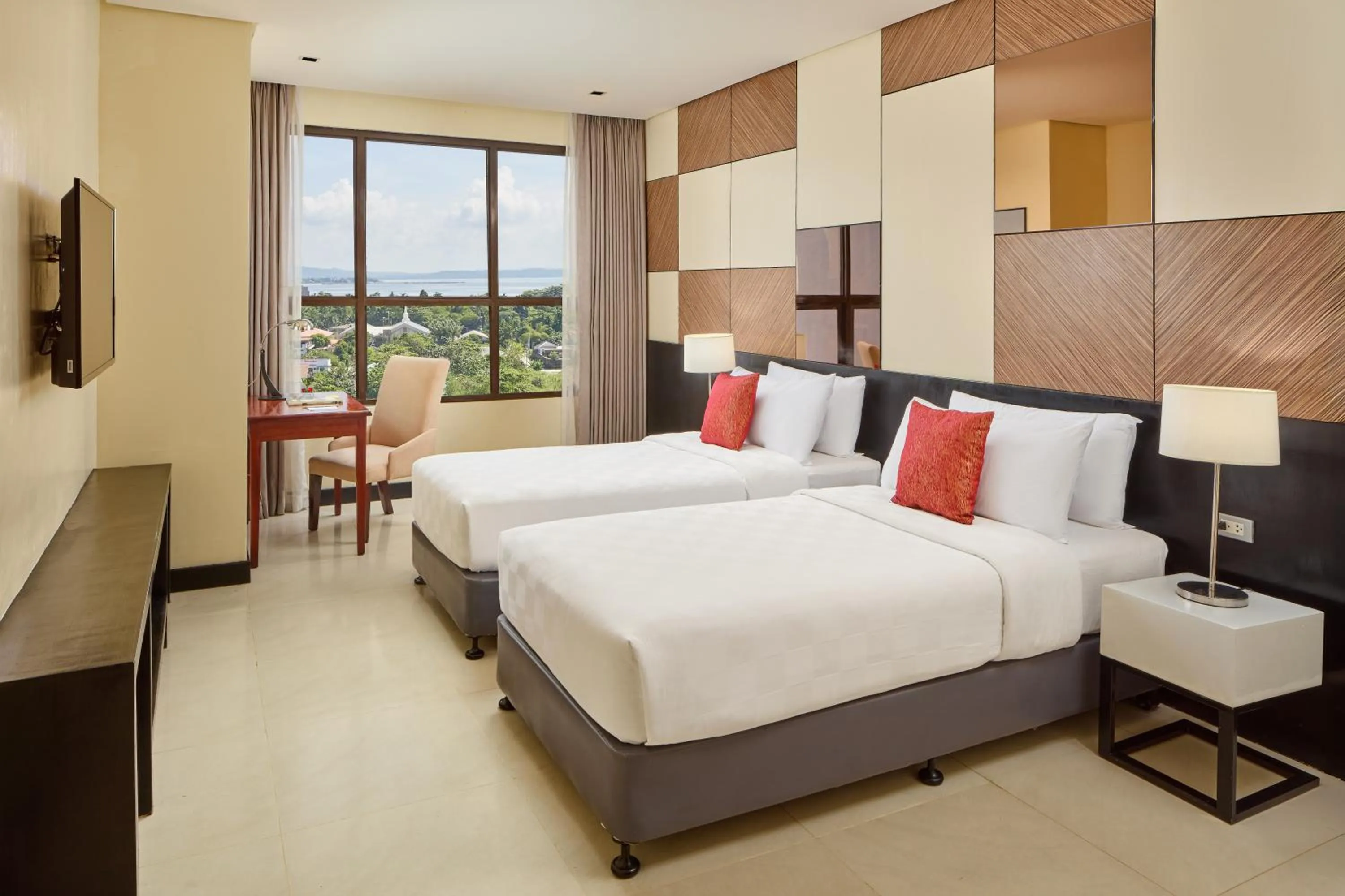 Deluxe Twin Room in Summit Hotel Tacloban