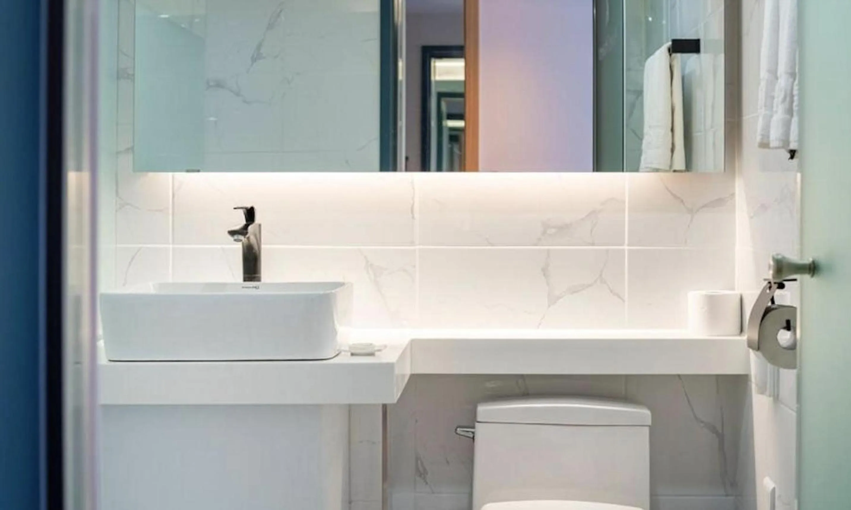 Family Twin Room with Half Ocean View in Yeosu Hotel Haven