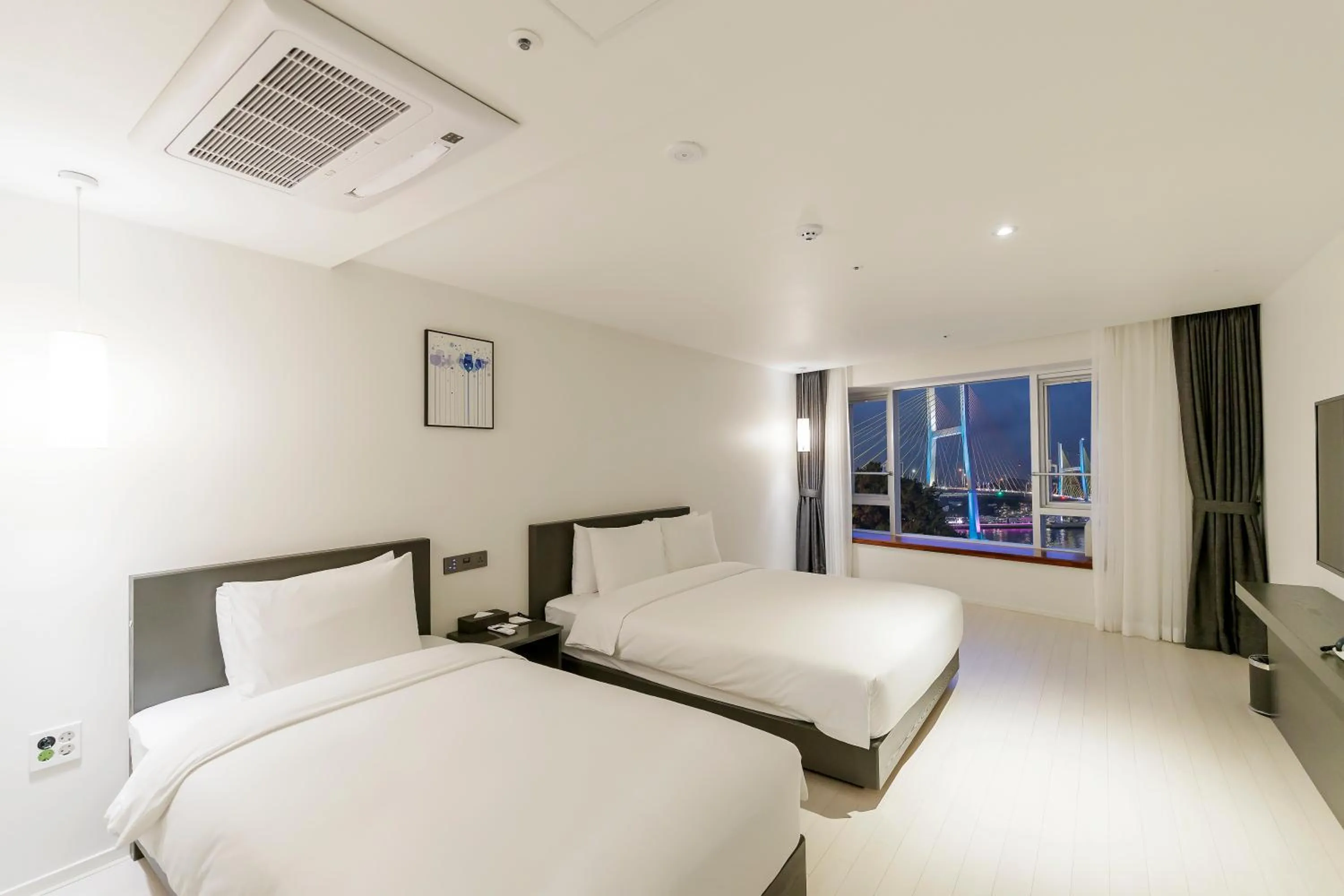 Twin Ocean Bridge View in Yeosu Hotel Haven