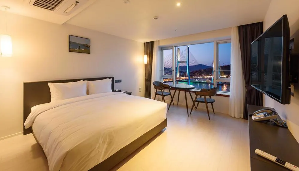Double Ocean Bridge View in Yeosu Hotel Haven