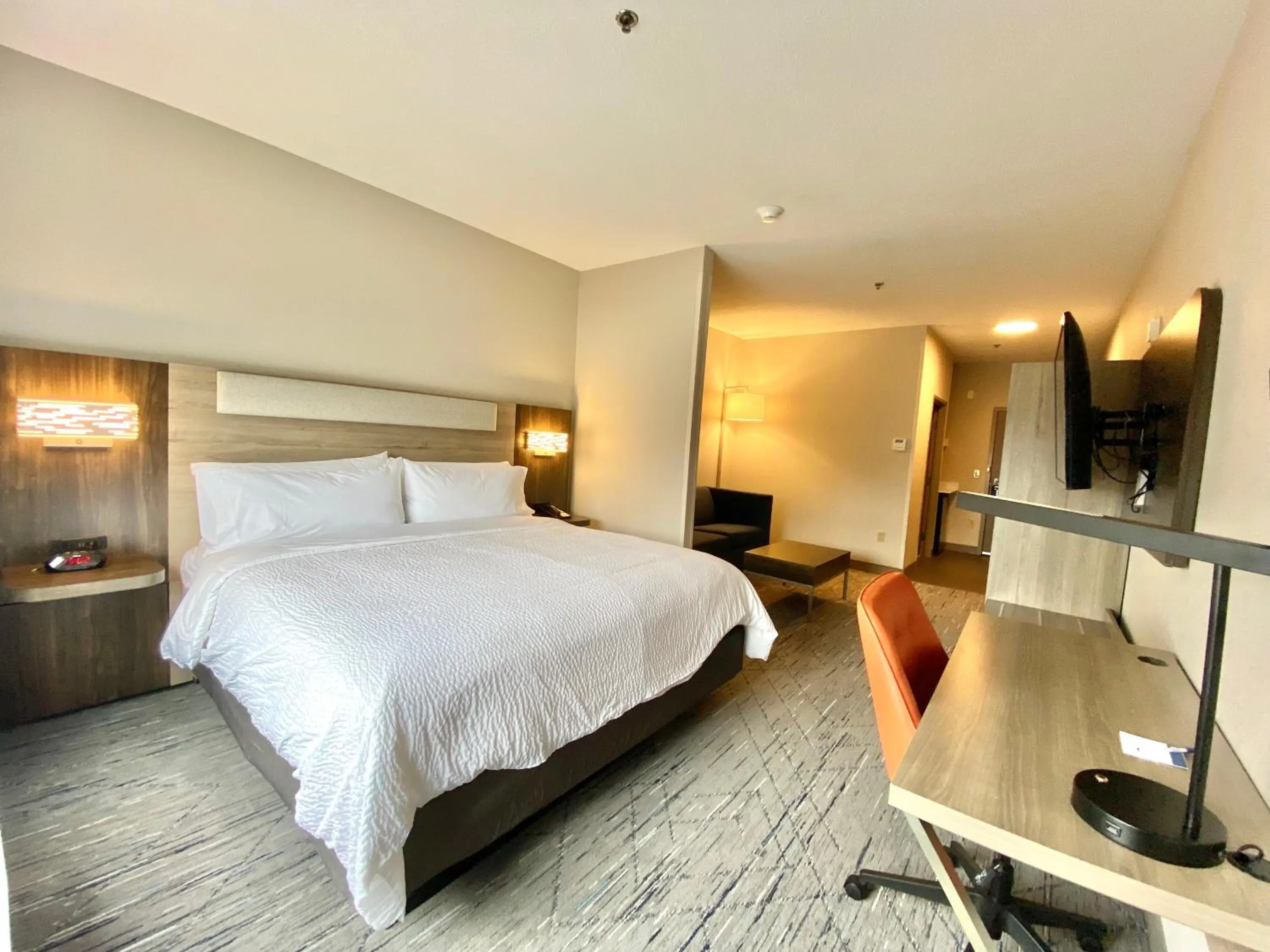 Premium Room in Holiday Inn Express & Suites Elyria by IHG