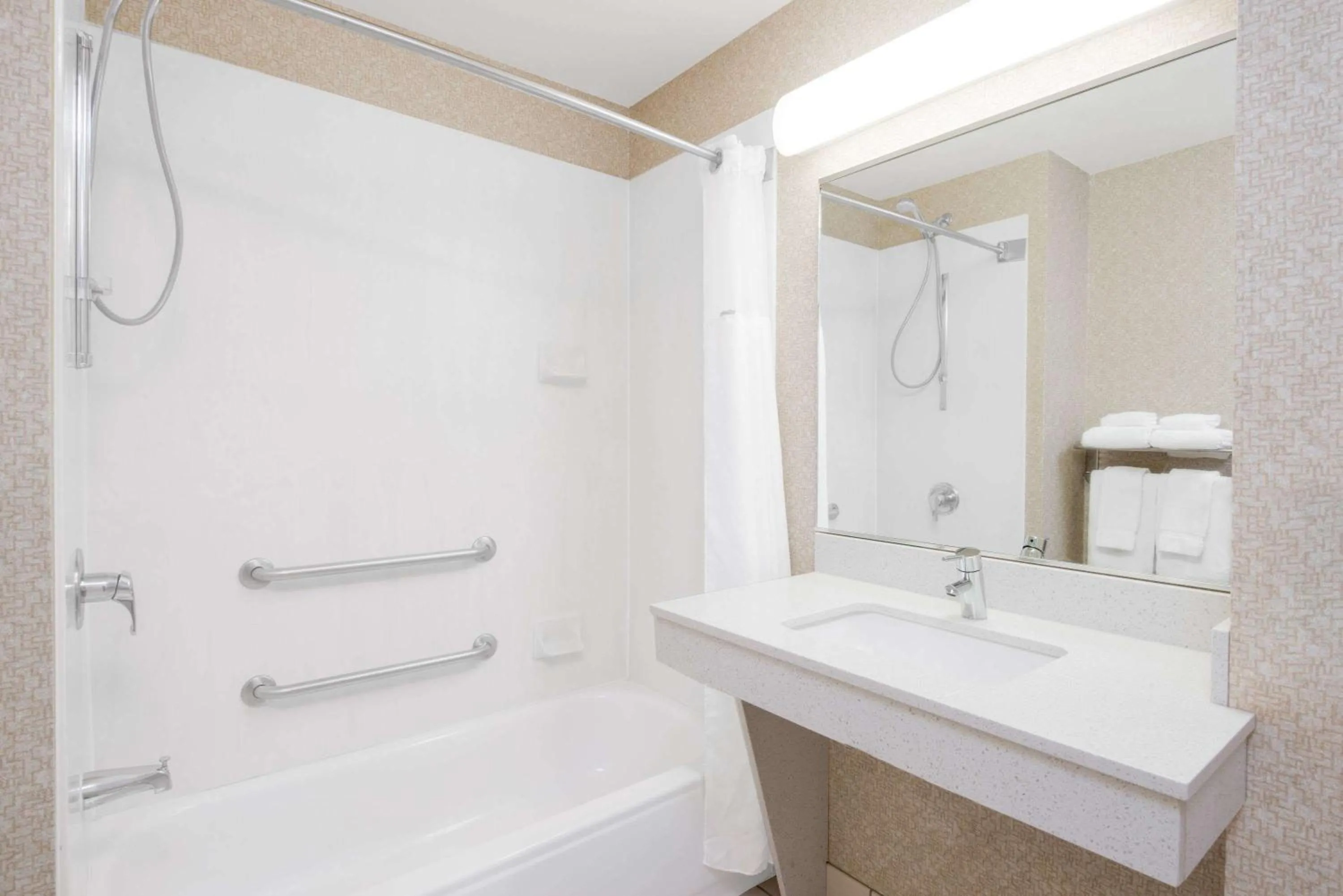Queen Room with Two Queen Beds and Bath Tub - Mobility Accessible/Non-Smoking in Wingate by Wyndham Gillette