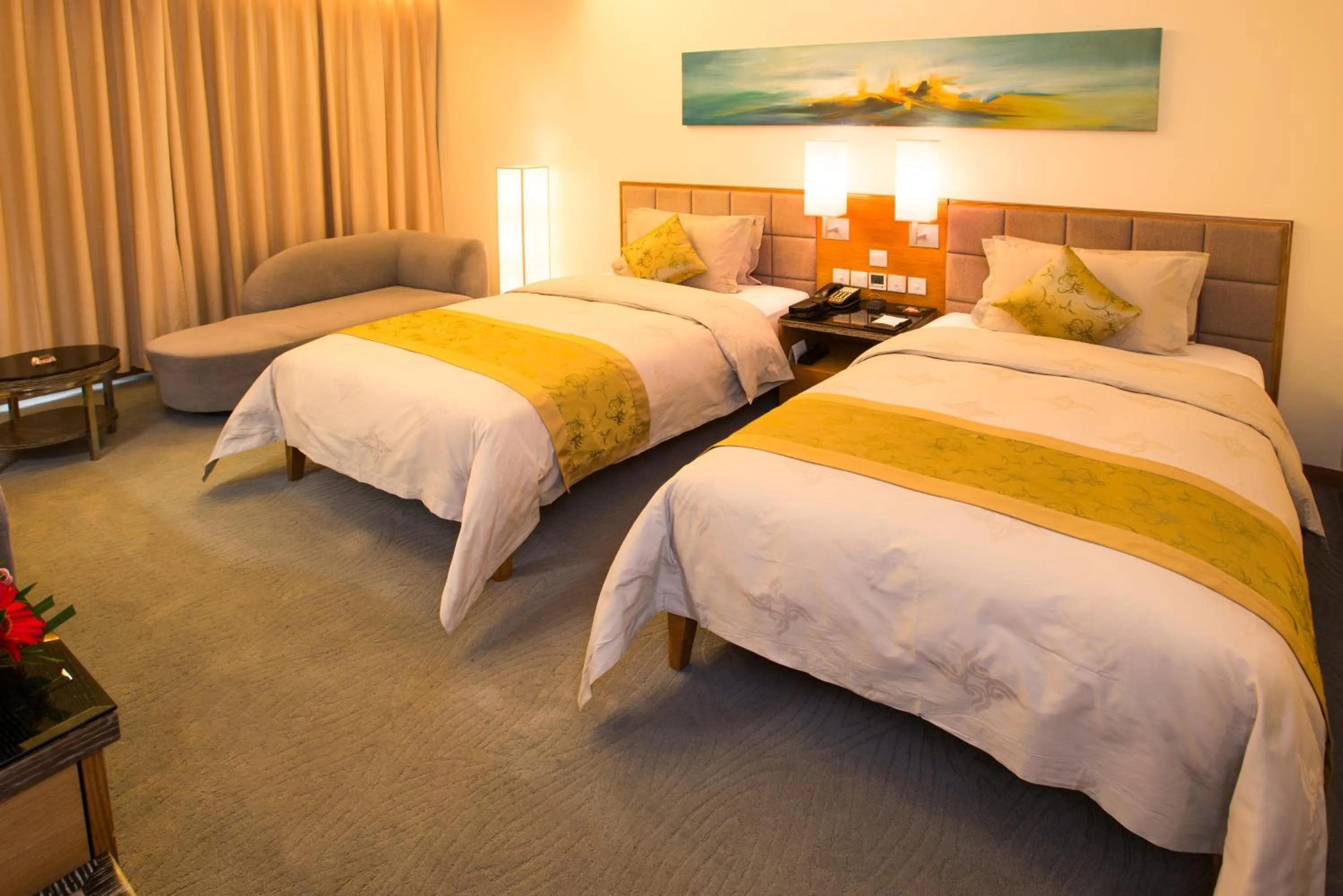 Deluxe Twin Room in Shenzhen Longgang Rivan Hotel