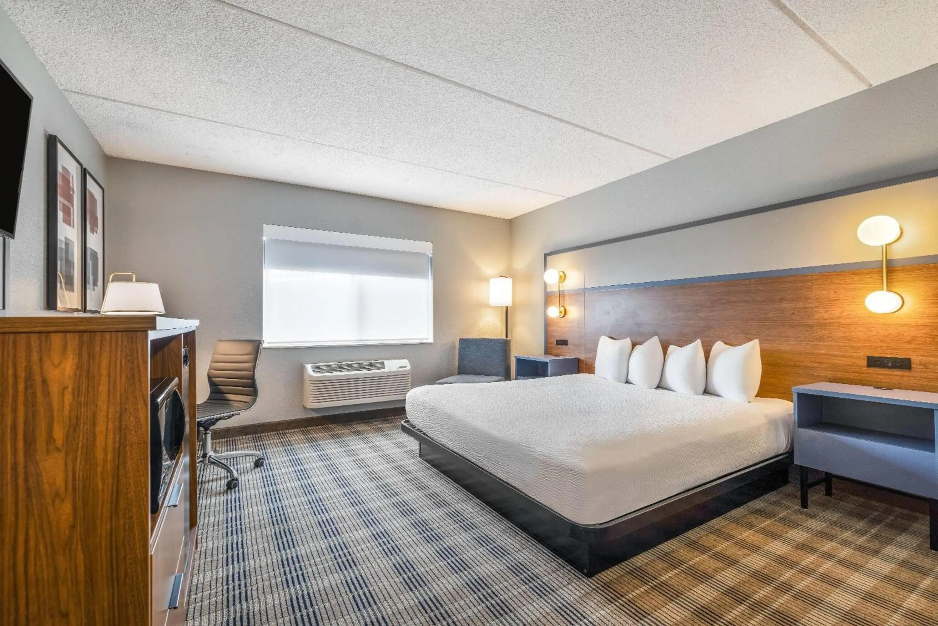 King Room - Non-Smoking in AmericInn by Wyndham Mounds View Minneapolis
