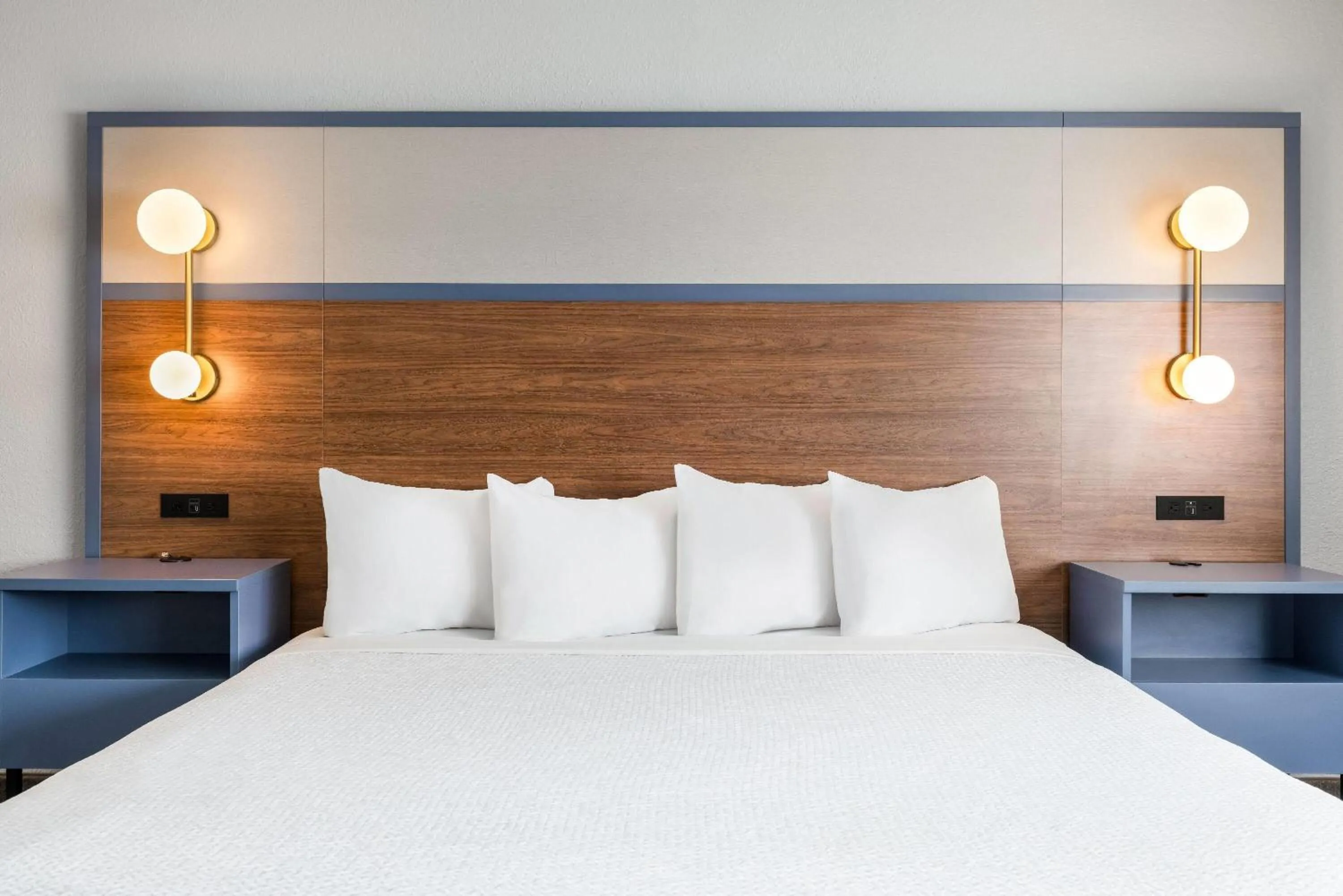 King Room - Mobility Access/Non-Smoking in AmericInn by Wyndham Mounds View Minneapolis