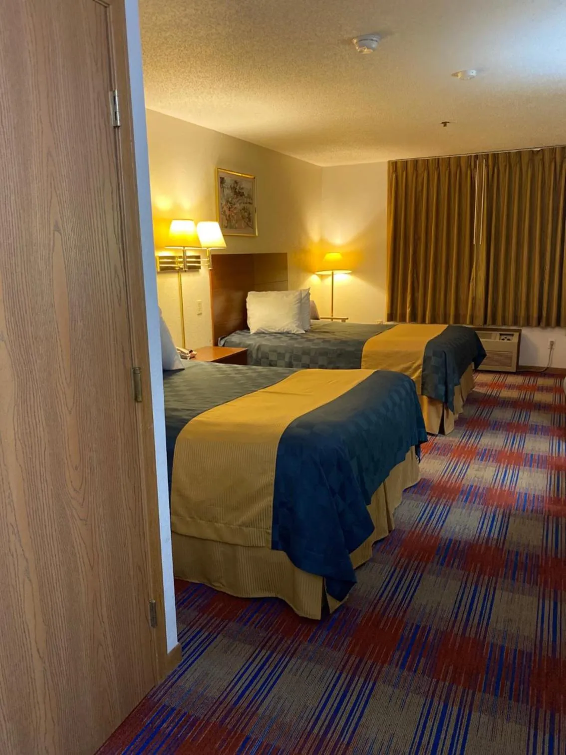 Queen Room with Two Queen Beds - Non-Smoking in Americas Best Value Inn Champaign