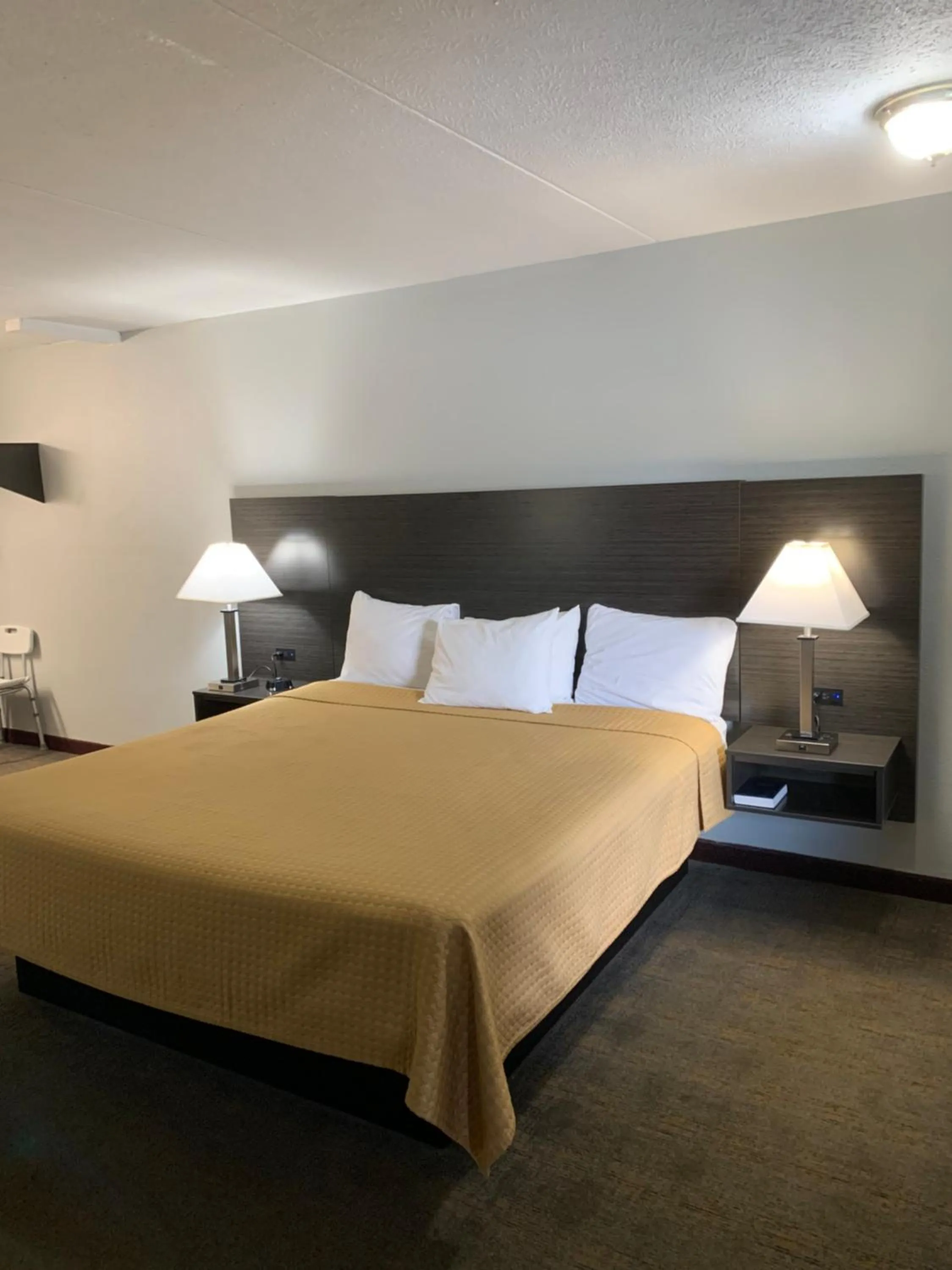 King Room - Mobility Access/Non-Smoking in Pigeon Forge Parkway Inn