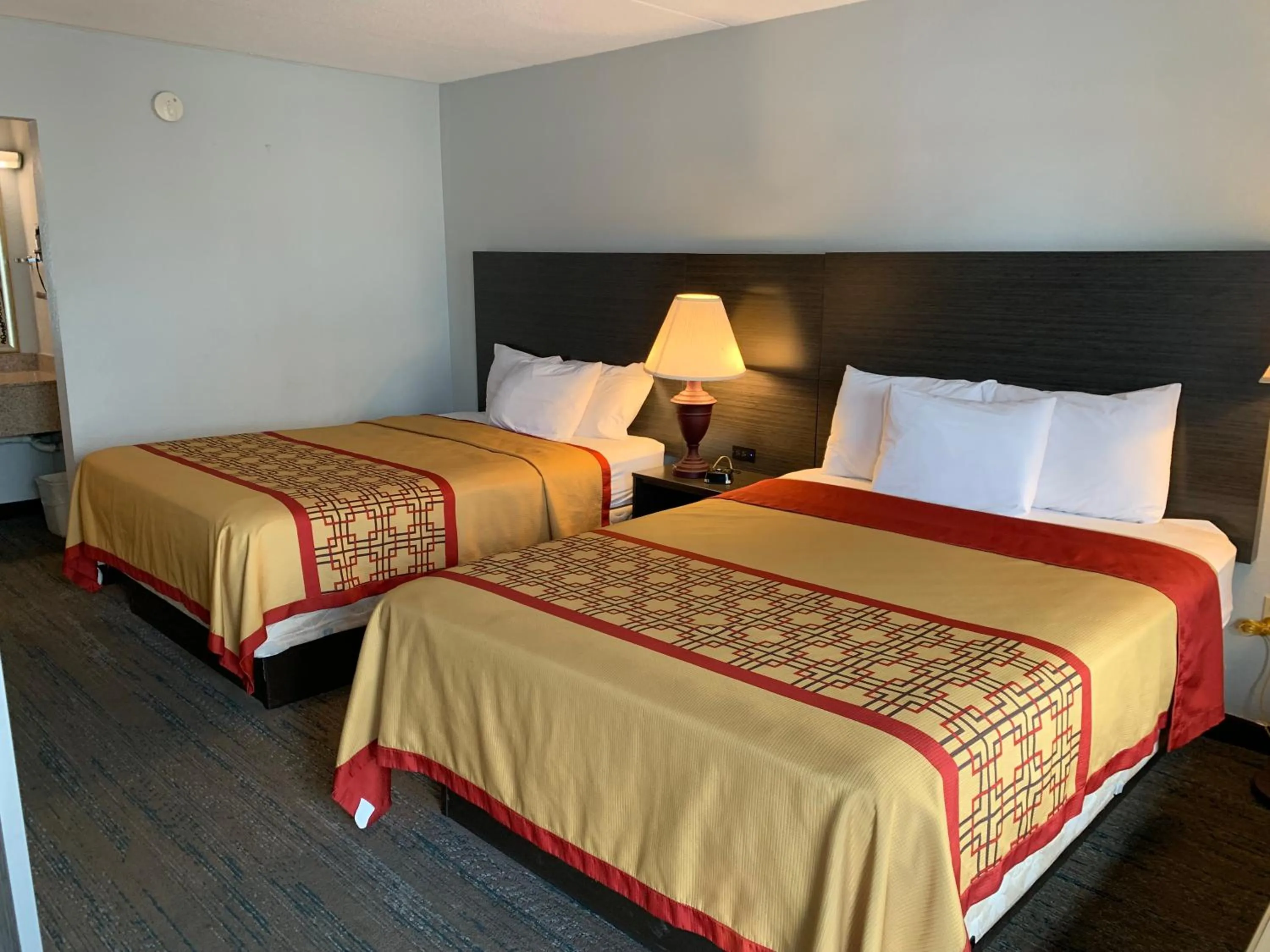 Queen Room with Two Queen Beds - Non-Smoking in Pigeon Forge Parkway Inn