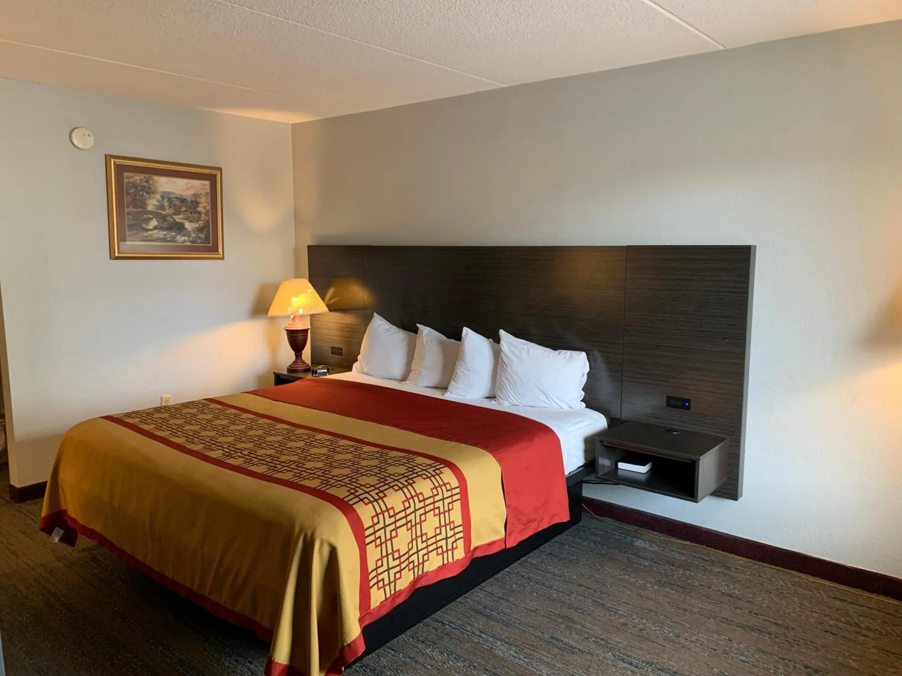 King Room - Non-Smoking in Pigeon Forge Parkway Inn