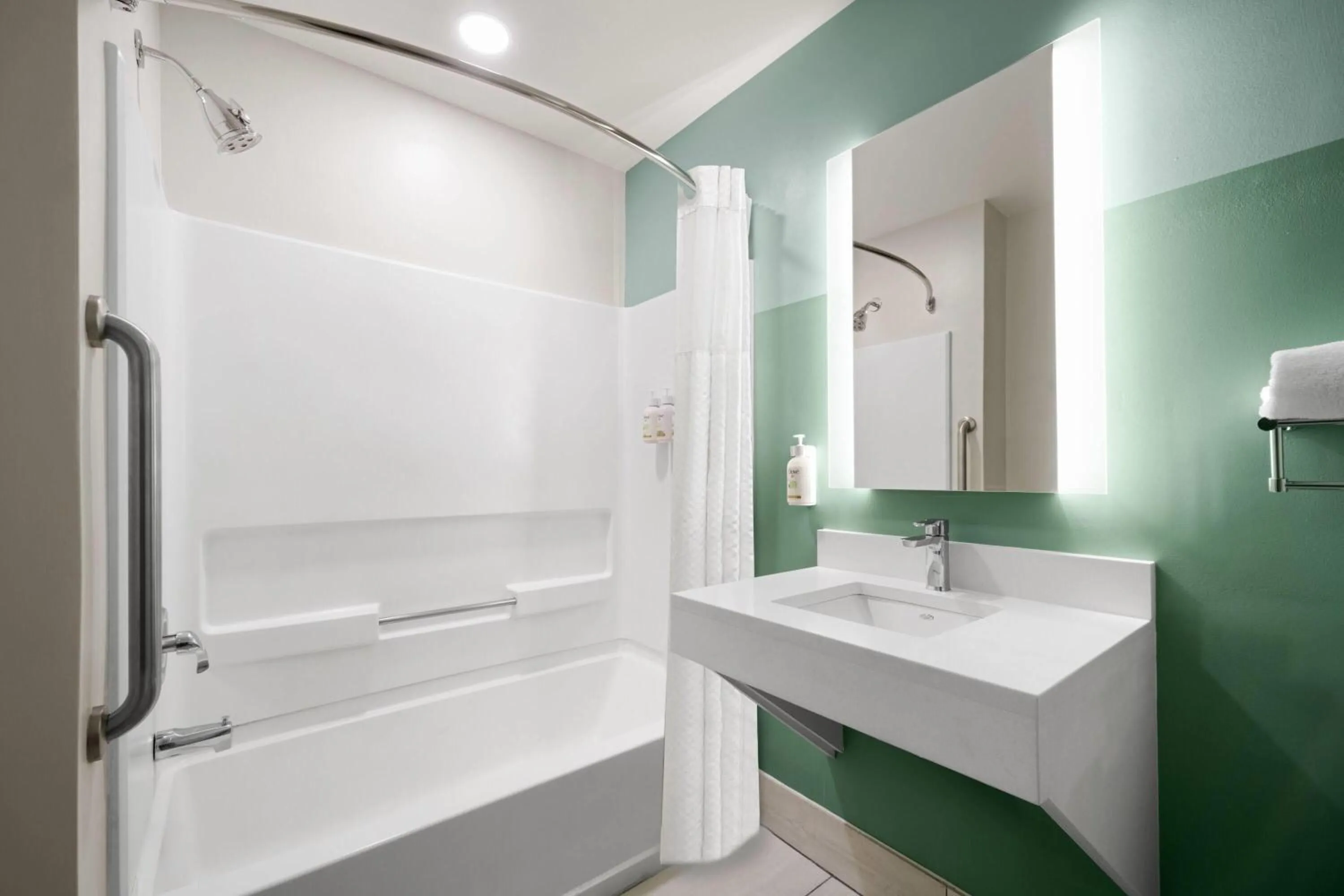 Queen Room with Two Queen Beds and Bath Tub - Mobility Accessible/Non-Smoking in Wingate by Wyndham Matthews - Charlotte