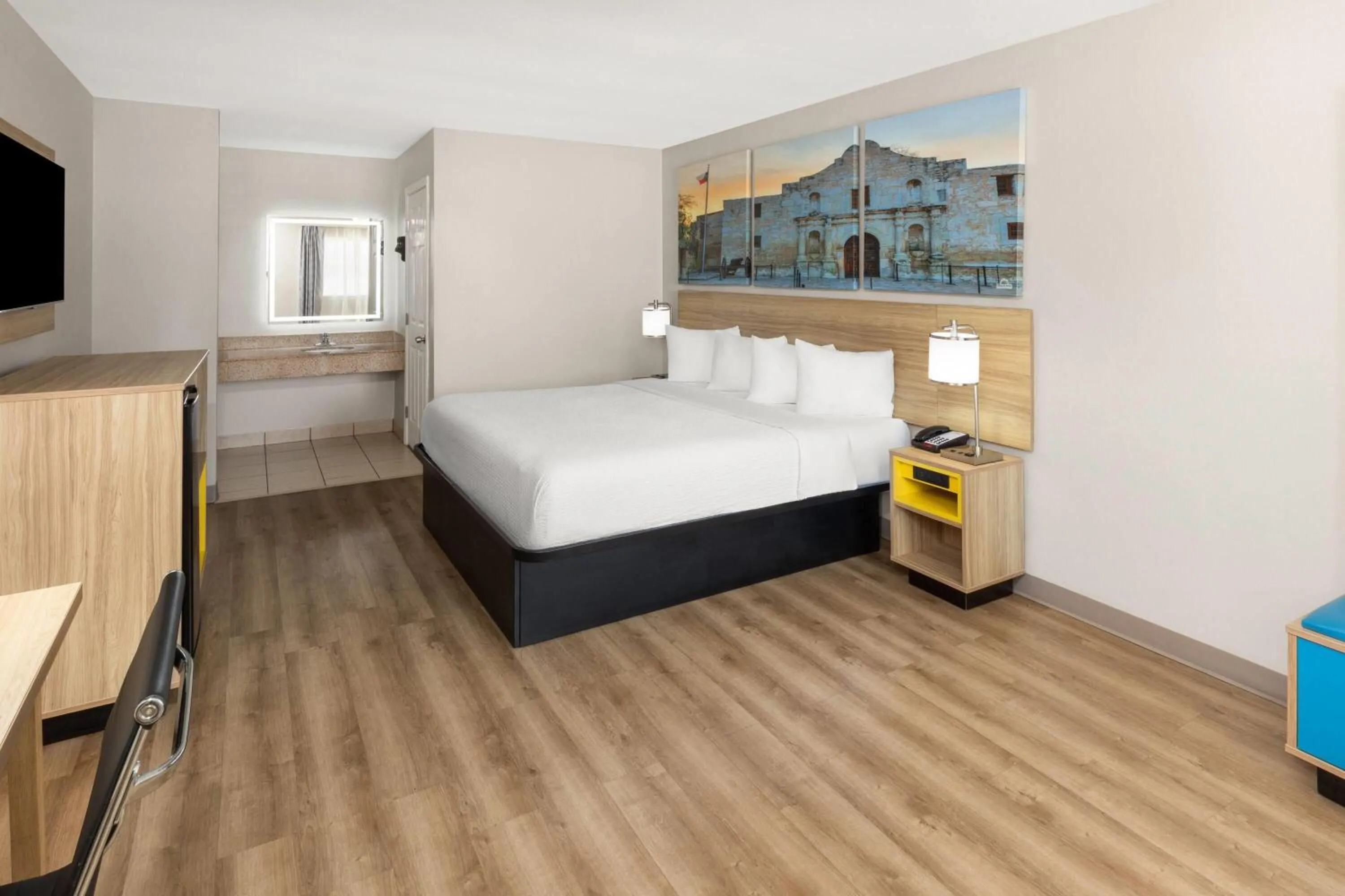 King Room- Non-Smoking in Days Inn by Wyndham Temple