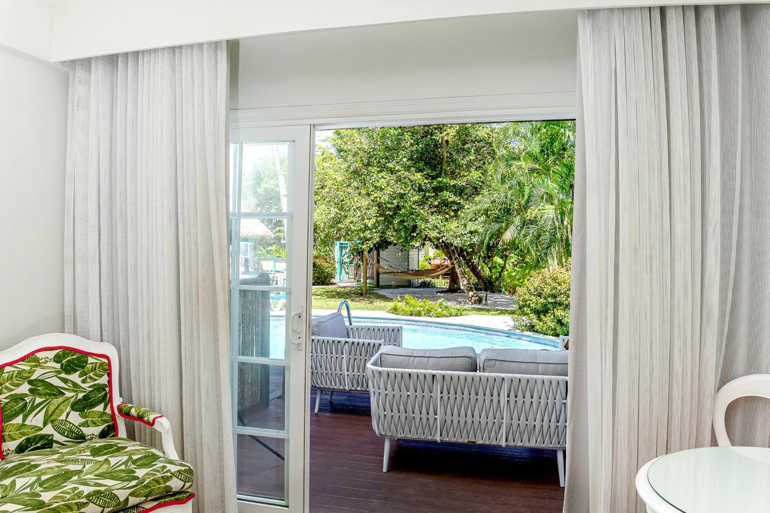 Luxe Swim Up Room in Coco Palm