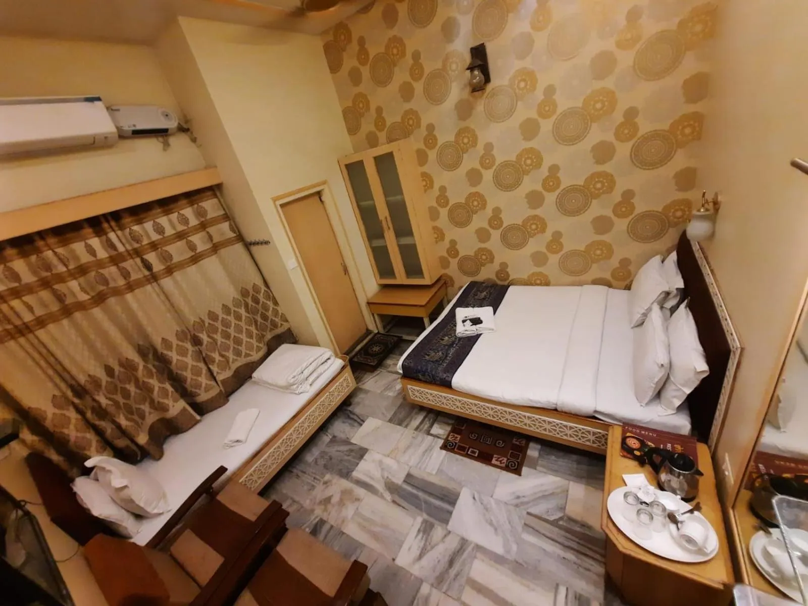 Economy Triple Bed Non View in Hotel Temple On Ganges