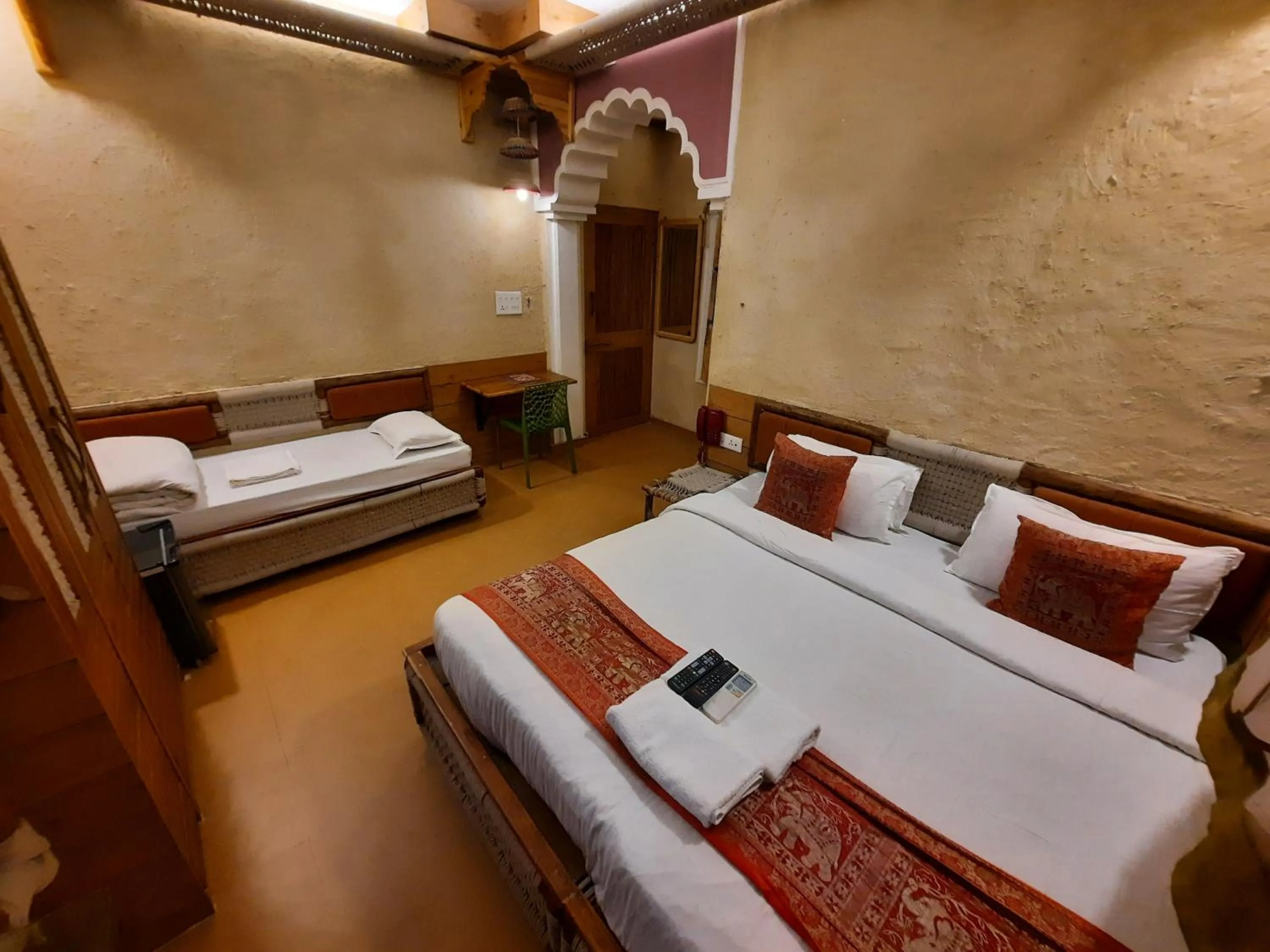 Deluxe Triple Bed Room City View in Hotel Temple On Ganges
