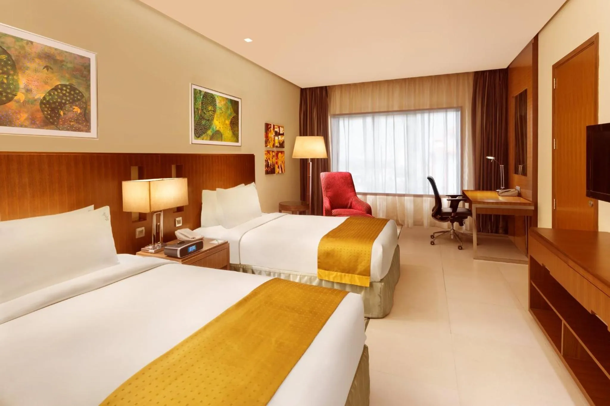 Standard Twin Room - High Floor/Smoking with 15% Discount on SPA , 20% discount on Laundry & 25% Discount on food and Beverages   in Holiday Inn Cochin by IHG