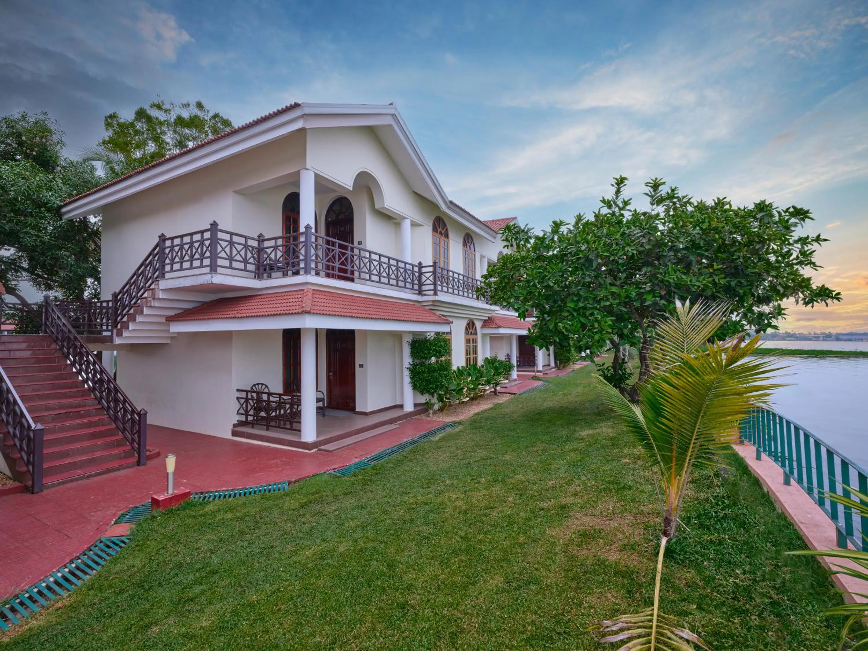 Lake View Premier Room with Balcony in Sterling Lake Palace Alleppey