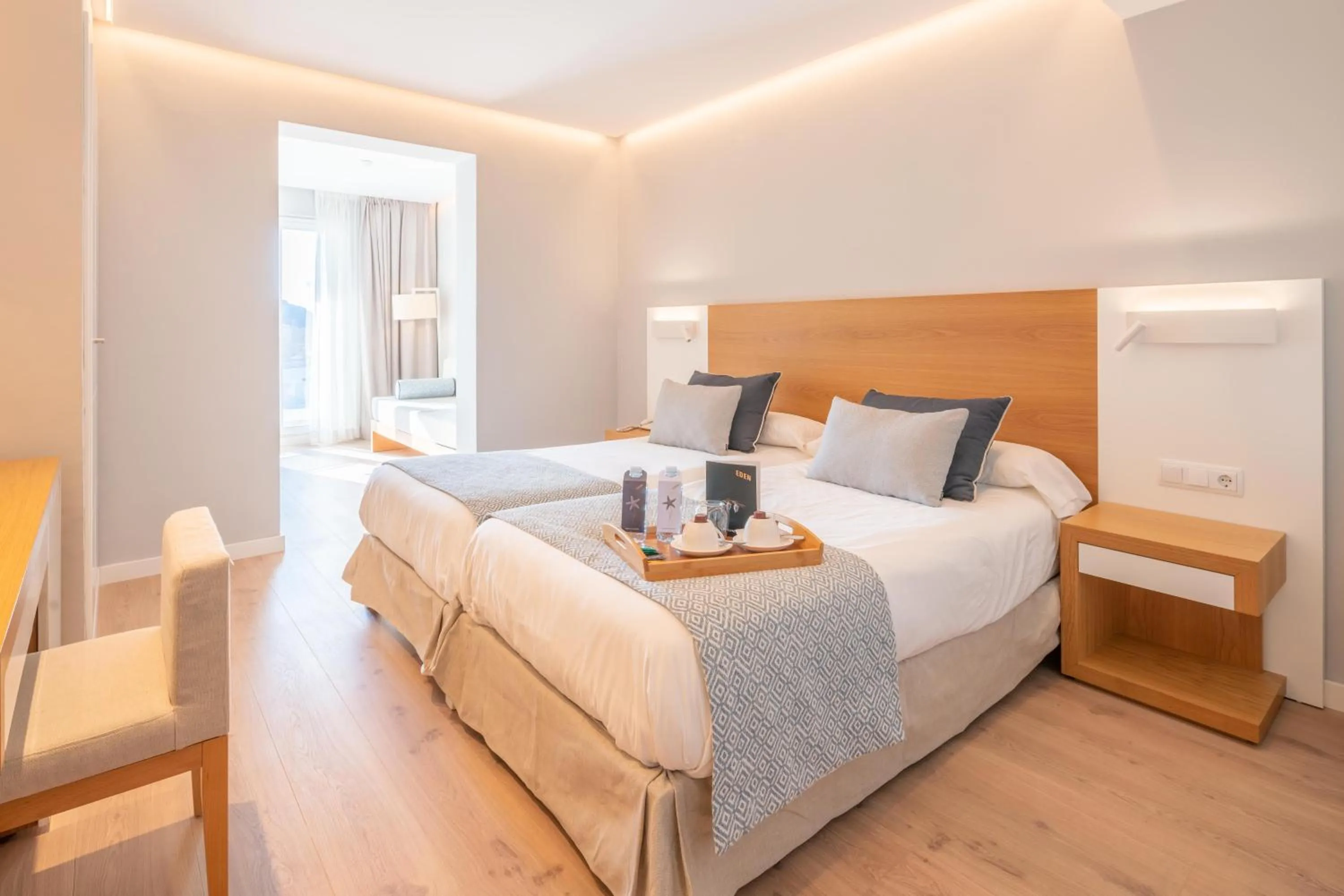 Superior Twin Room with Sea View in Hotel Eden Soller