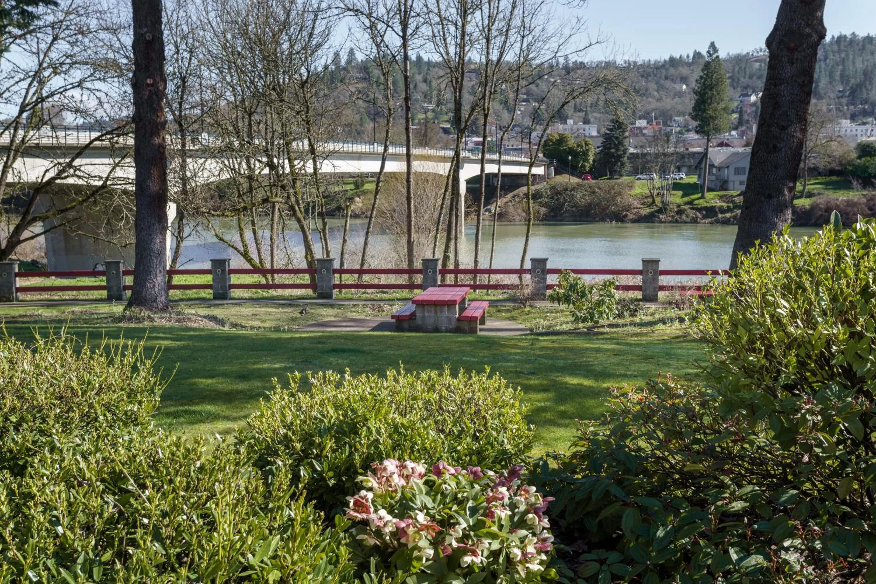 Queen Room with Two Queen Beds - Non-Smoking in Riverfront Inn Roseburg