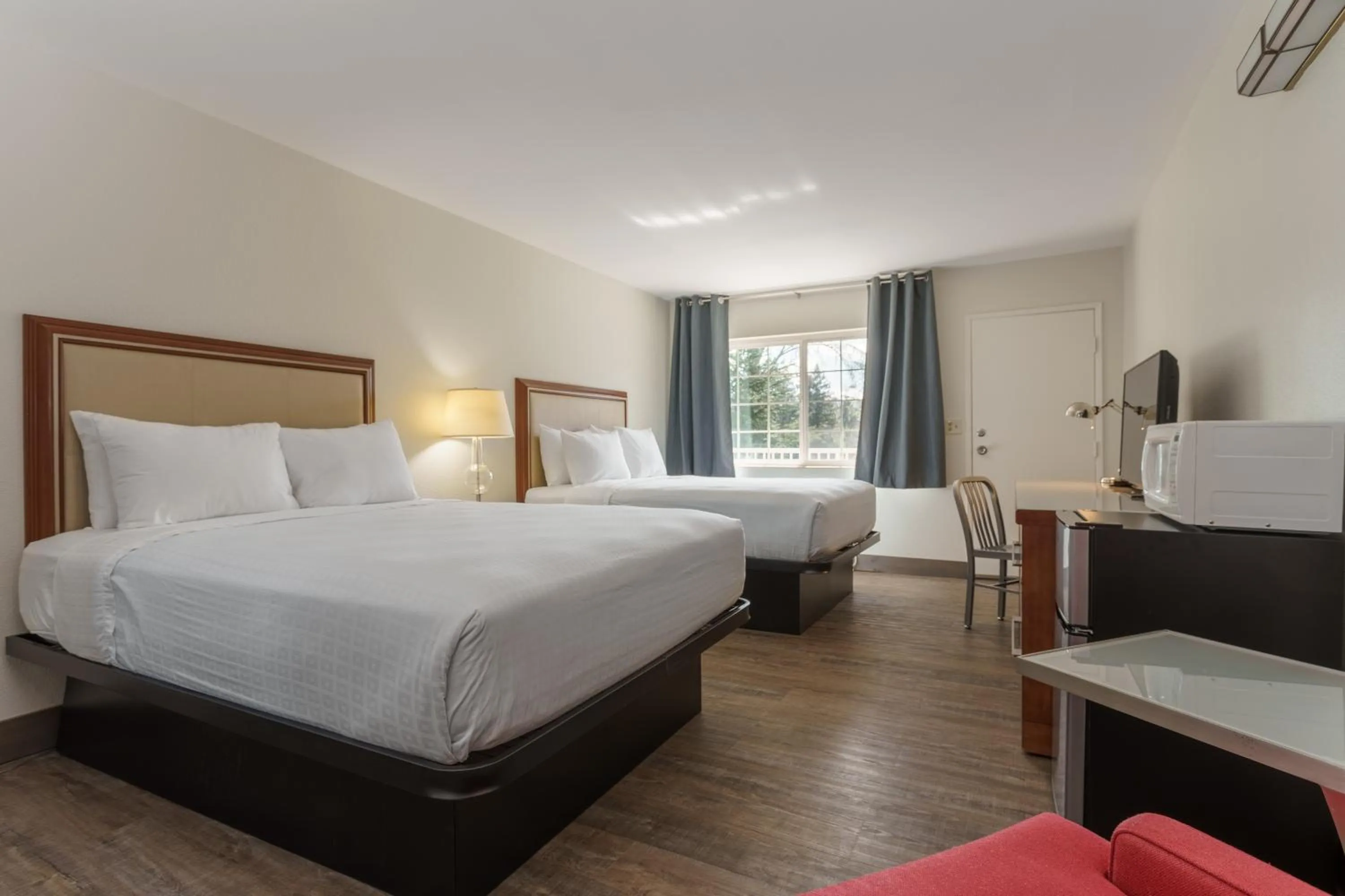 Queen Room - Disability Access in Riverfront Inn Roseburg