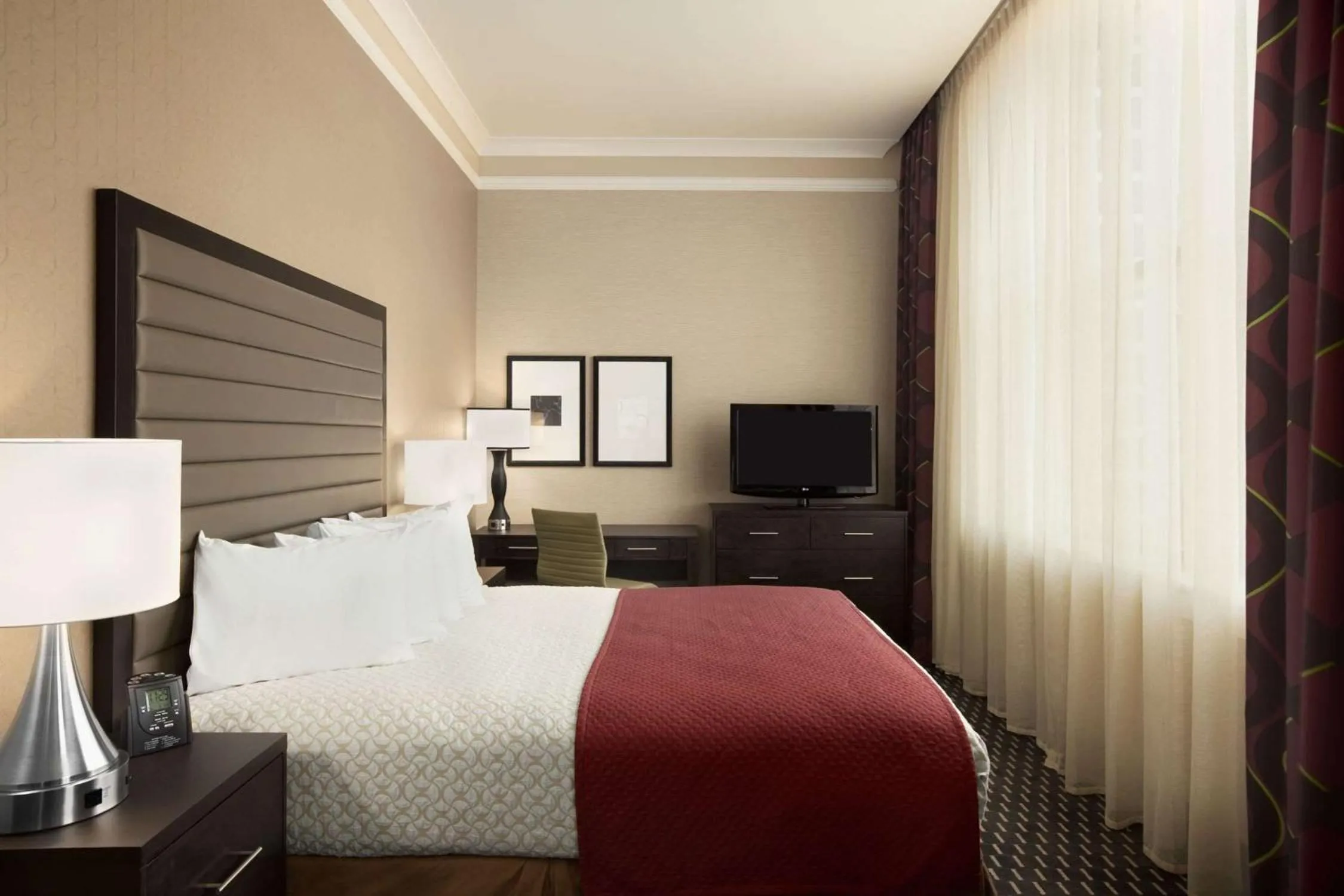 One-Bedroom King Suite - Non-Smoking in Embassy Suites Saint Louis - Downtown